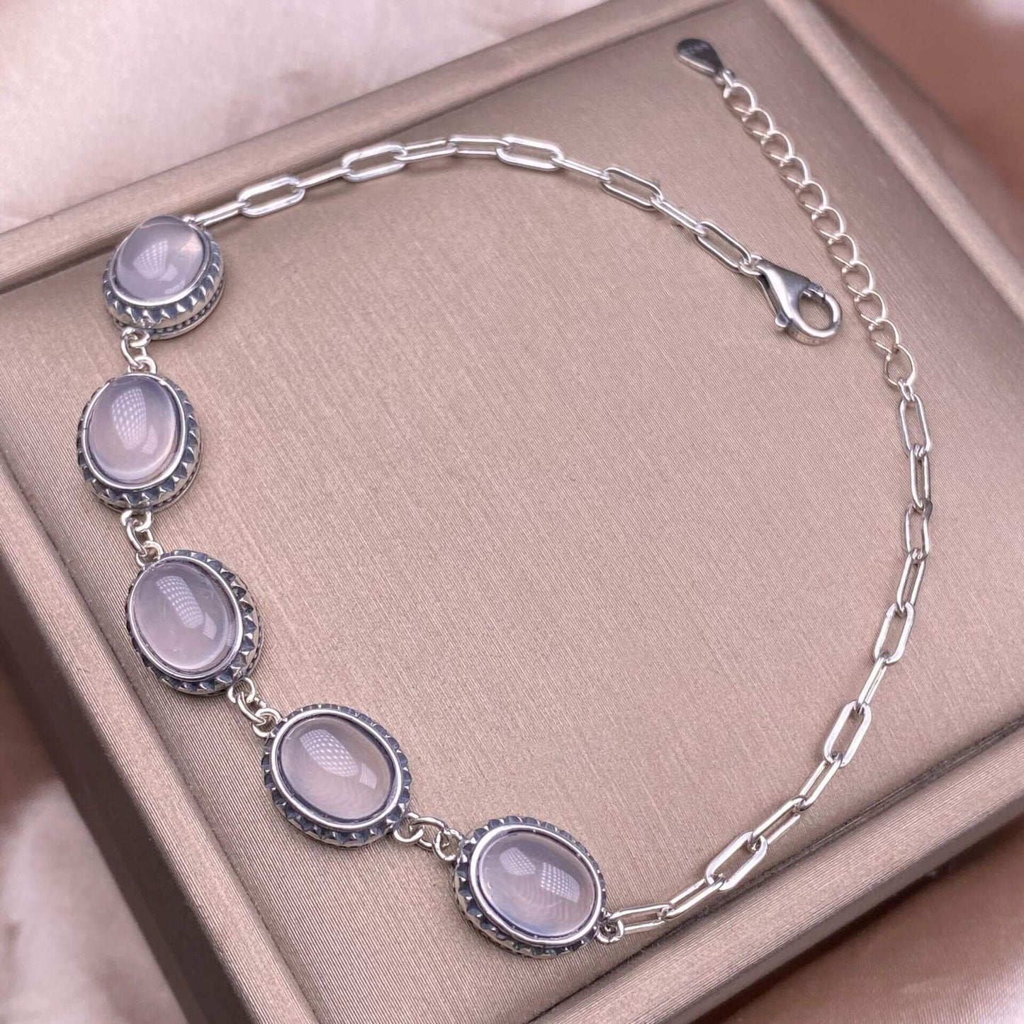 Opal ,Turquoise,black opal, aquamarine,amethyst, purple dragon crystal, garnet,Red jasper golden stone Golden SunThe s925 silver bracelet, set with retro silver multi-grain colored gemstone crystal, is a fashionable and versatile ladies' jewelry