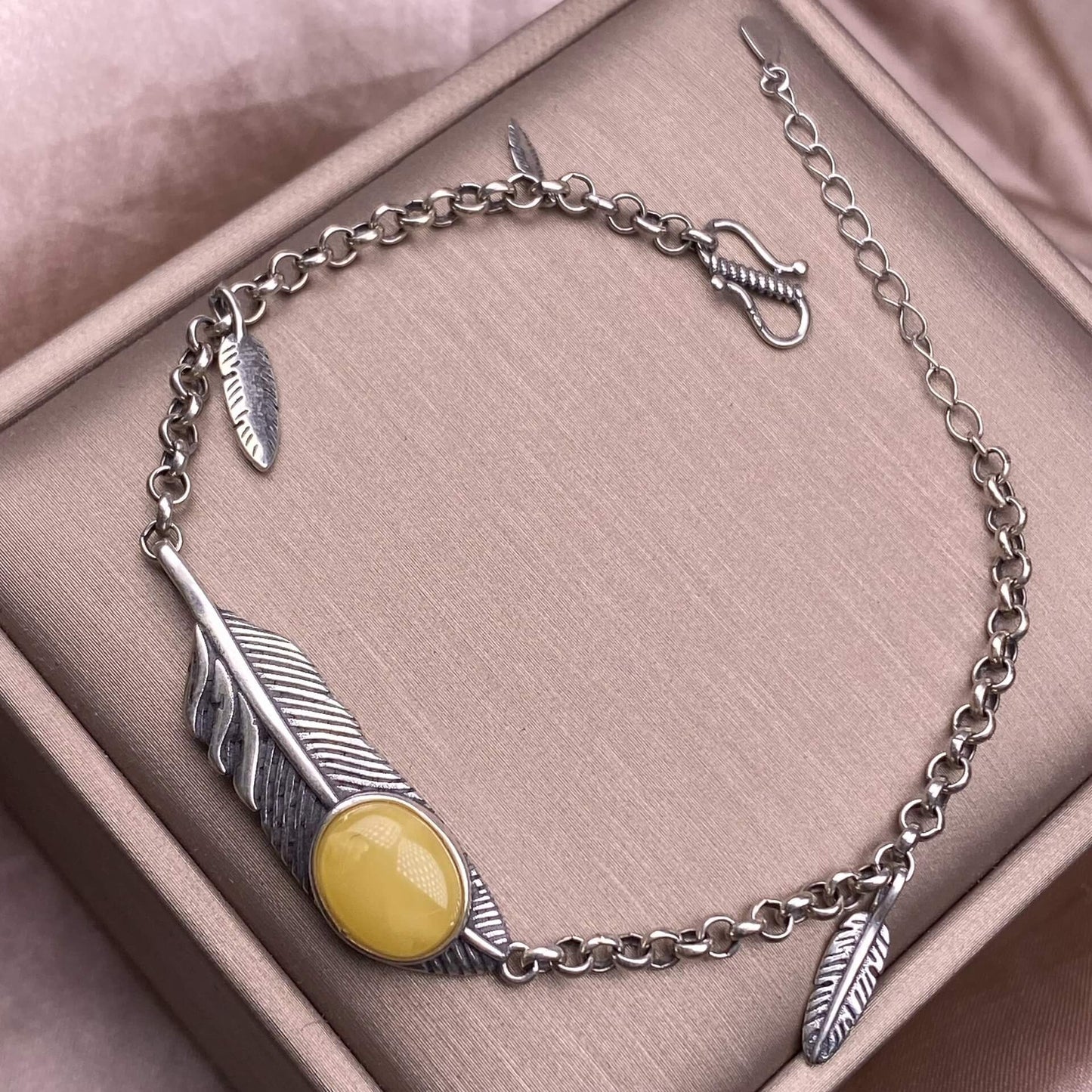 Abalone shells, old wax, amber, aquamarine Bracelet The s925 silver inlaid vintage silver distressed Nepalese feather-shaped shell jewelry has a strong lustrous effect