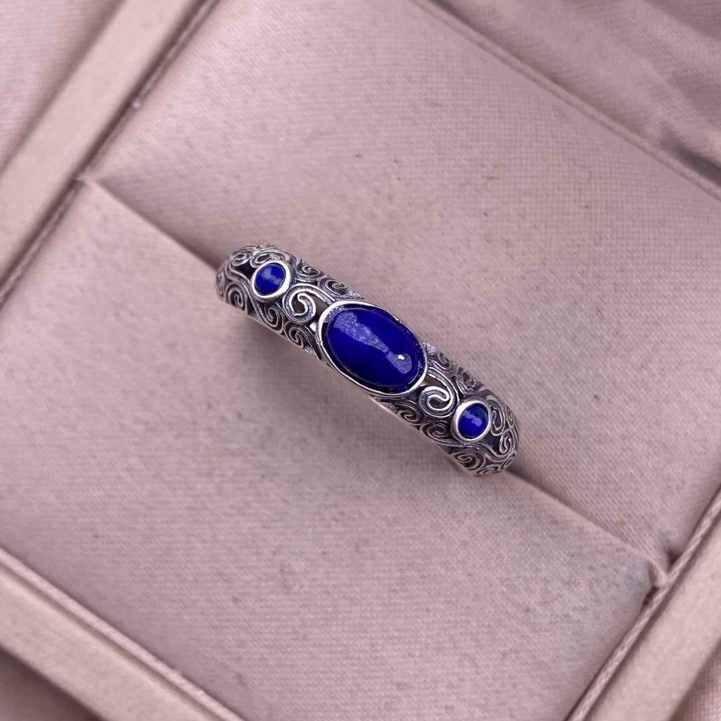 Turquoise, tea crystal, lapis lazuli,  grey moonlight ring S925 in silveThe S925 silver grey moonstone ring, set with retro silver, is a new  women's colored gemstone crystal jewelry that is versatile for commuting