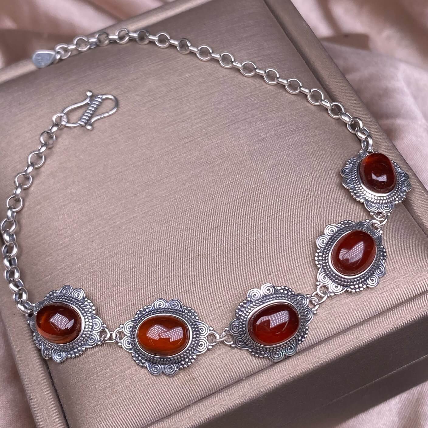 Opal ,Turquoise,black opal, aquamarine,amethyst, purple dragon crystal, garnet,Red jasper golden stone Golden SunThe s925 silver bracelet, set with retro silver multi-grain colored gemstone crystal, is a fashionable and versatile ladies' jewelry