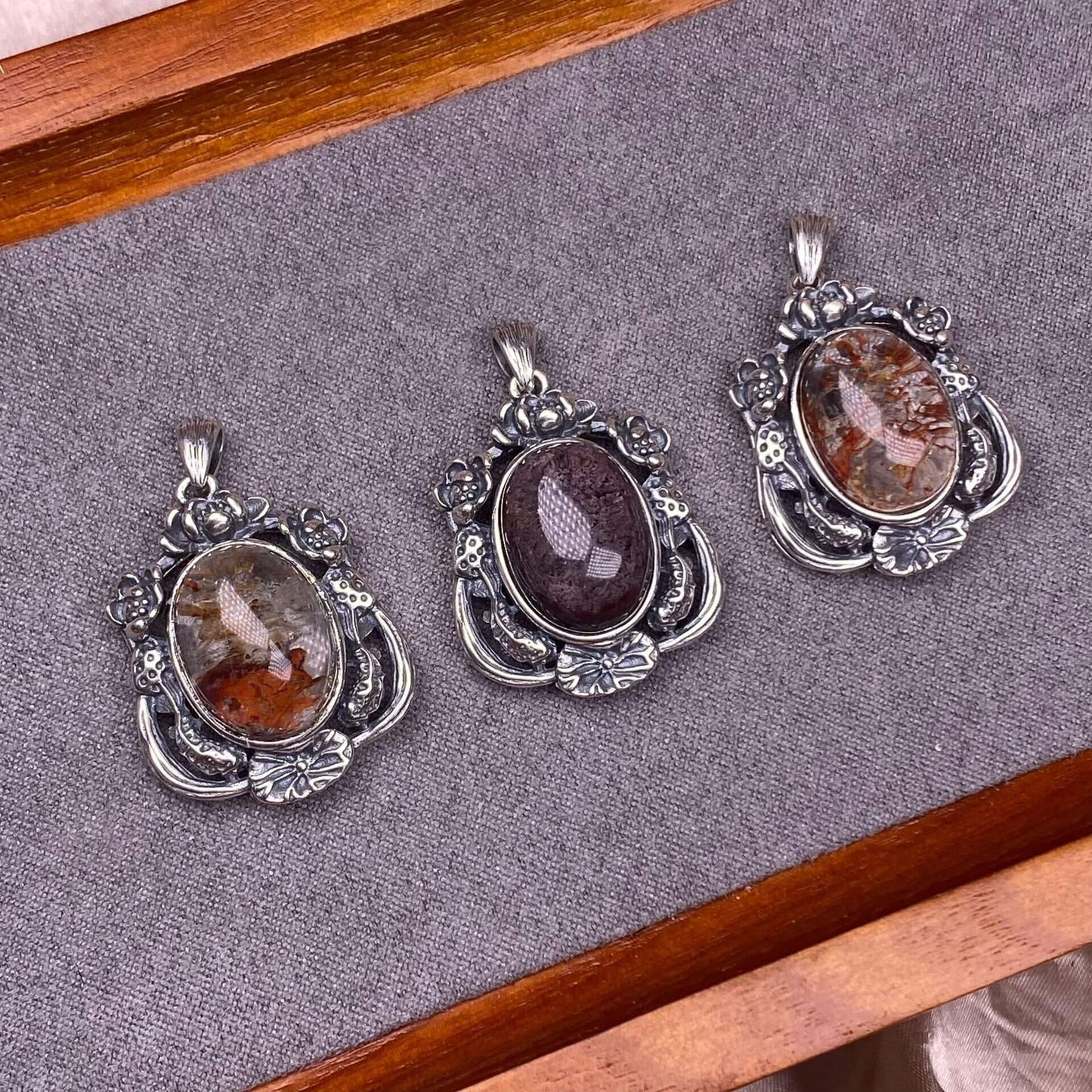 Flower amber, blood amber, South red, ghost, old wax, grey moonlight, cut amethyst, round amethyst, aquamarine, rose quartz, purple lithium glow, purple dragon crystal S925 silver inlaid retro silver cross pendant,fashionable OL necklace pendant