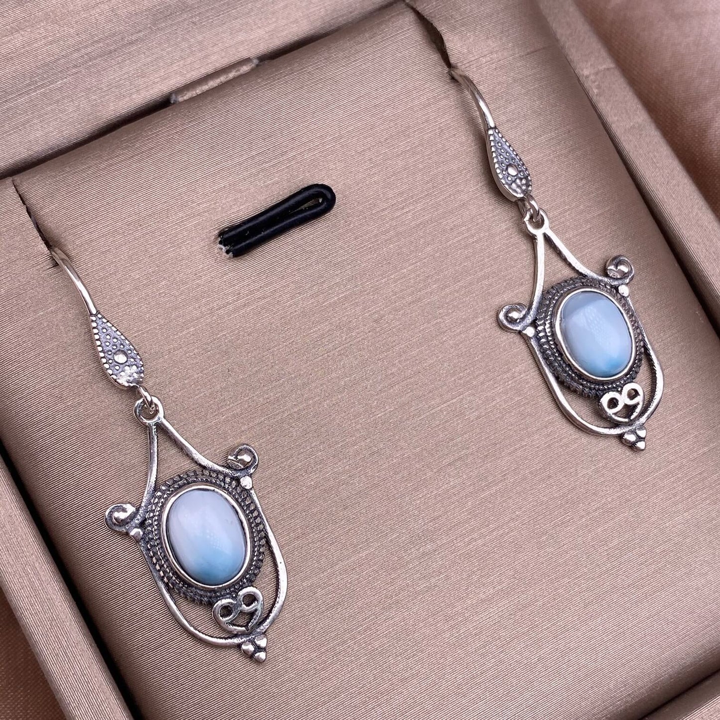 Old wax, cut garnet, round garnet, grape stone, opal, flower amber, tea crystal, grey moonstone, turquoise, aquamarine, ghost stone, sea pattern stone, amethyst earrings S925, silver inlaid exquisite and light luxury women's earrings