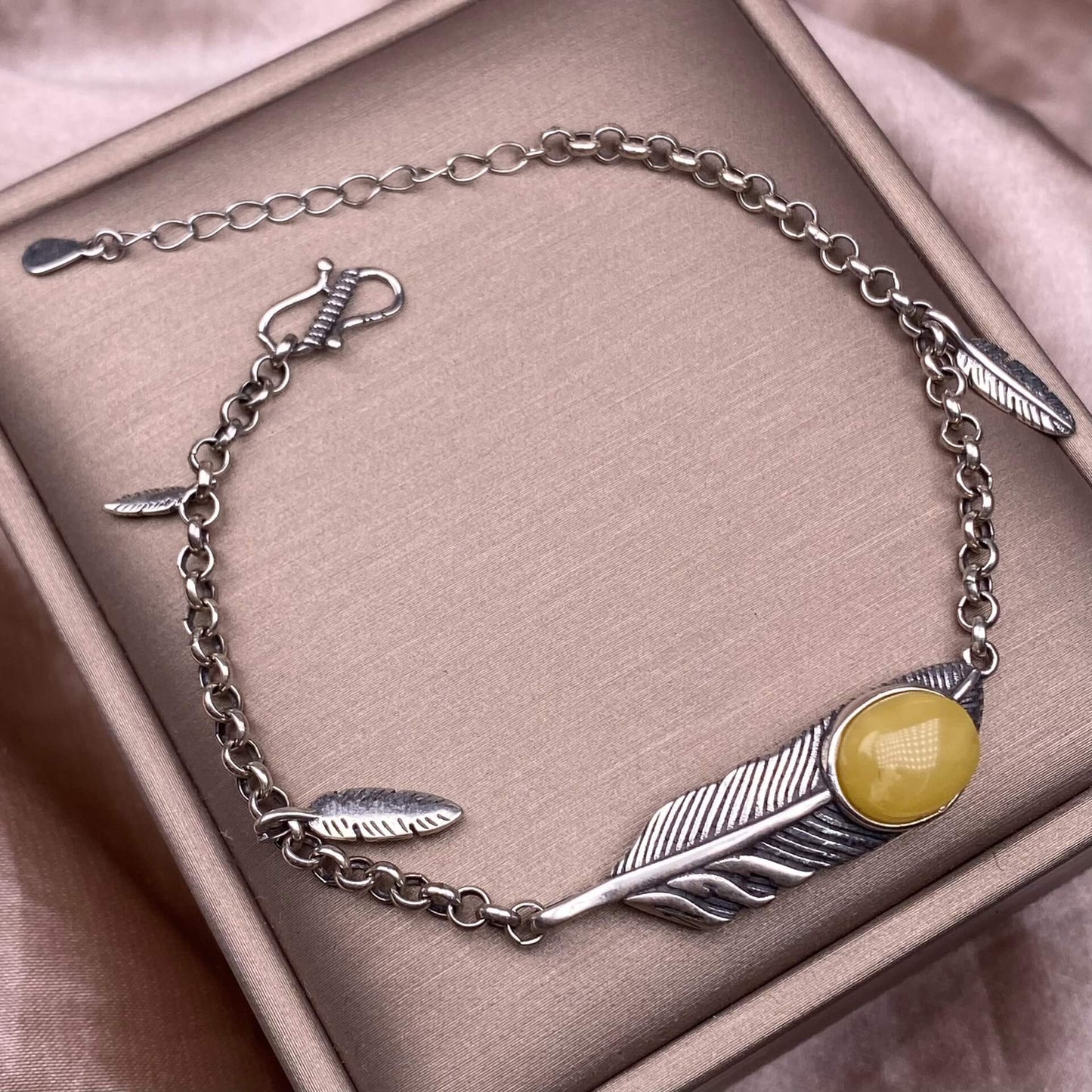 Abalone shells, old wax, amber, aquamarine Bracelet The s925 silver inlaid vintage silver distressed Nepalese feather-shaped shell jewelry has a strong lustrous effect