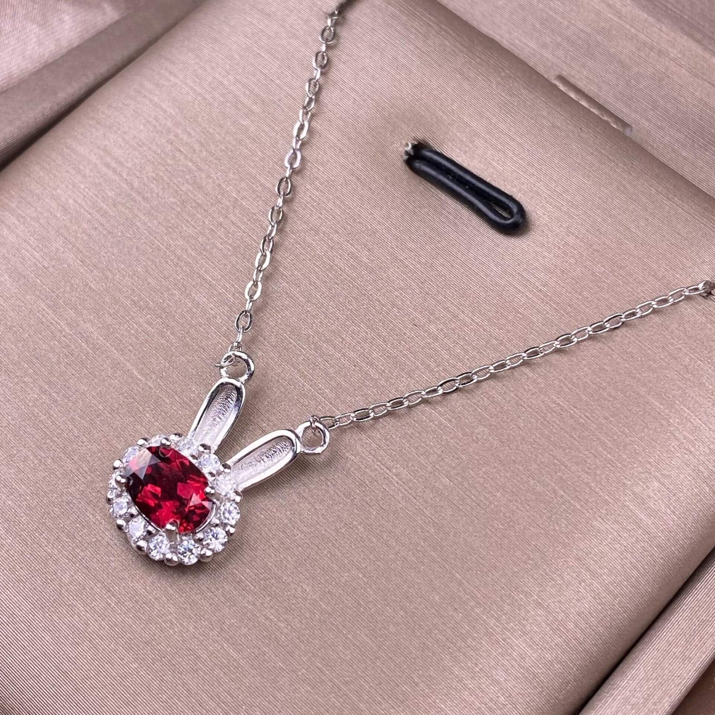 Purple-toothed black, garnet, old wax, topazS925 necklace, silver inlaid with full diamonds,s925 collarbone chain, silver-encrusted little rabbit children pendant, garnet quality, pure water flawless