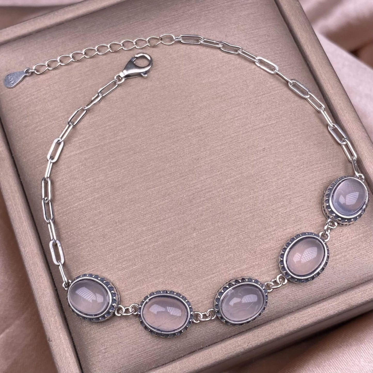 Opal ,Turquoise,black opal, aquamarine,amethyst, purple dragon crystal, garnet,Red jasper golden stone Golden SunThe s925 silver bracelet, set with retro silver multi-grain colored gemstone crystal, is a fashionable and versatile ladies' jewelry