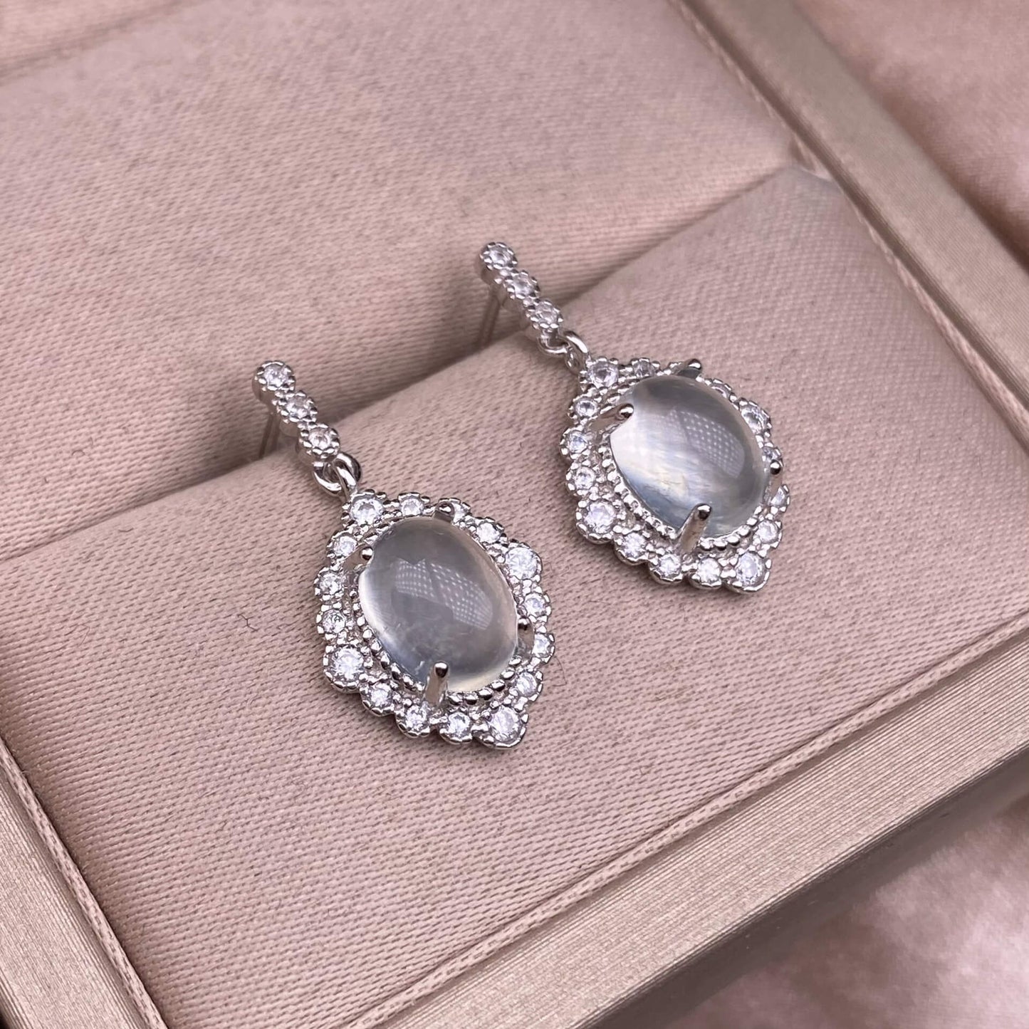 Old wax, Golden Sun, aquamarine, flower amber, citrine, Lapis lazuli, Amethyst, aquamarine, rose quartz, Grey moonlight, Golden Fortune Stone, Black shell Hetian jade, turquoise, Larima sea pattern stone, grape stone earrings S925