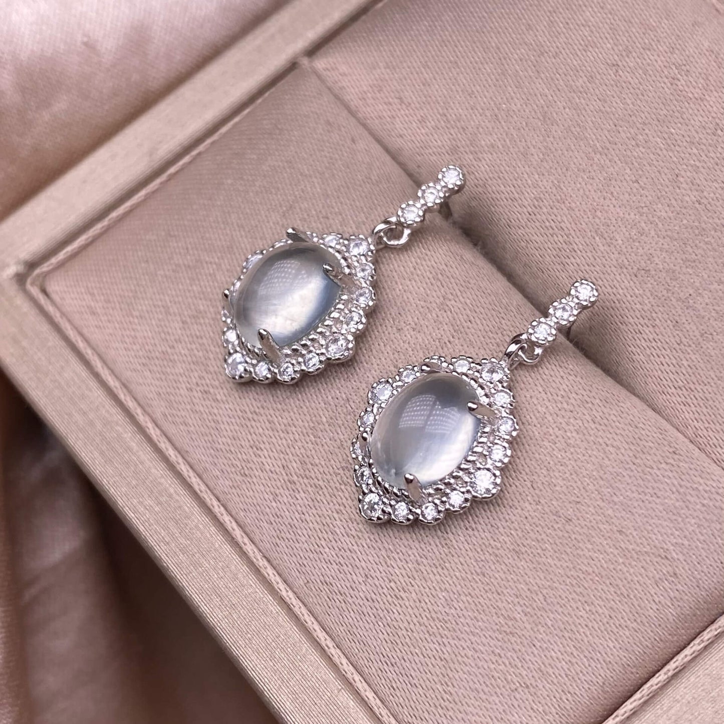 Old wax, Golden Sun, aquamarine, flower amber, citrine, Lapis lazuli, Amethyst, aquamarine, rose quartz, Grey moonlight, Golden Fortune Stone, Black shell Hetian jade, turquoise, Larima sea pattern stone, grape stone earrings S925