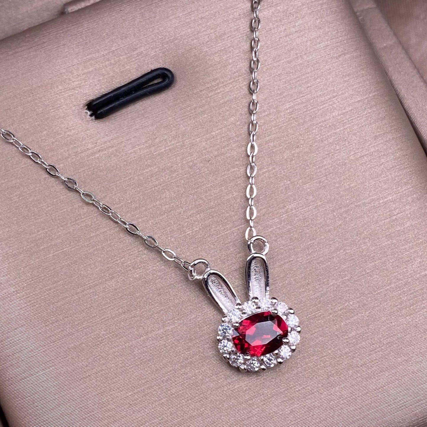 Purple-toothed black, garnet, old wax, topazS925 necklace, silver inlaid with full diamonds,s925 collarbone chain, silver-encrusted little rabbit children pendant, garnet quality, pure water flawless