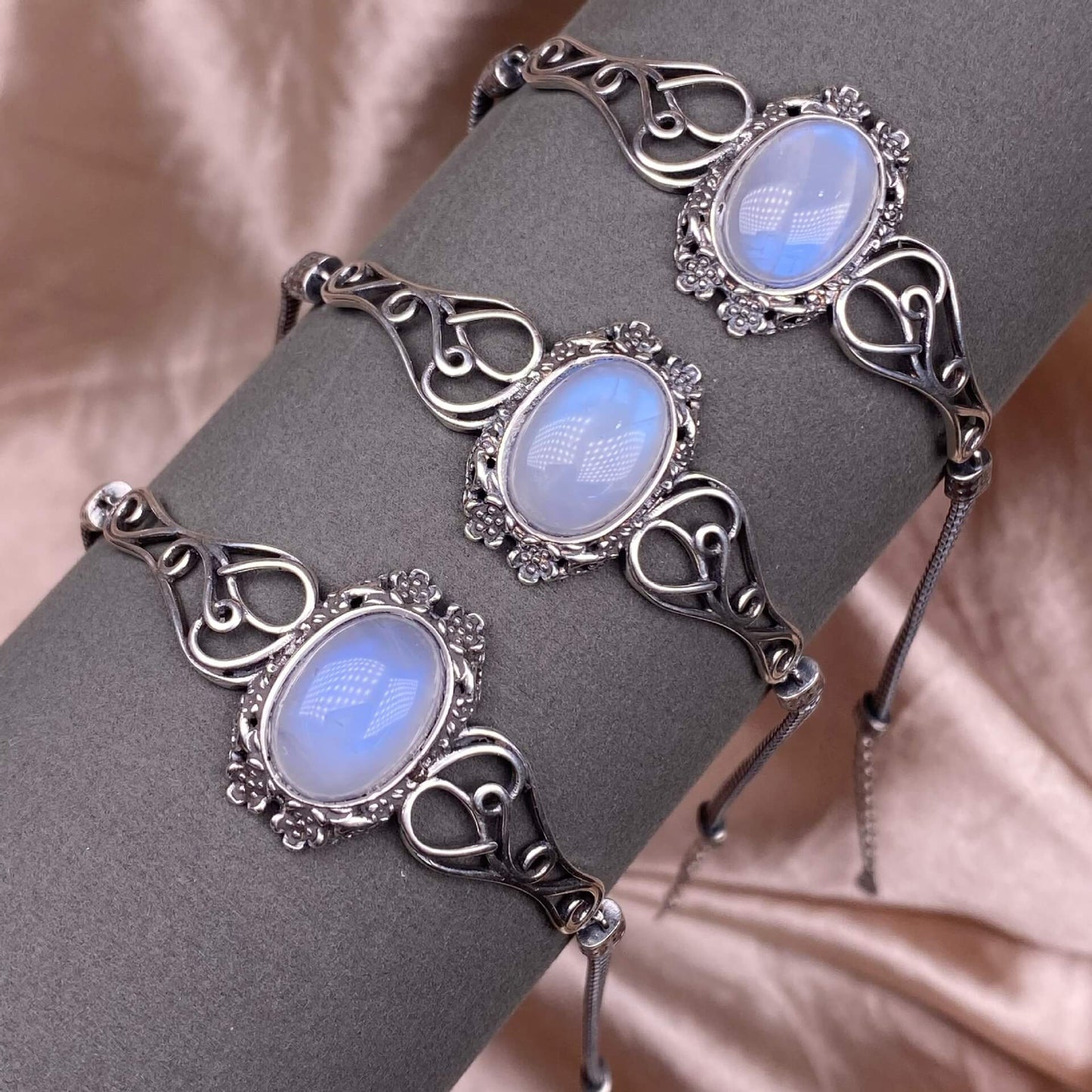 Garnet Blue Moonlight Grey Moonlight Amethyst Purple Dragon  Crystal Ghost Stone  bangle S925, silver inlaid with retro silver, personalized commuting, aged and fashionable women's colored gemstone crystal jewelry