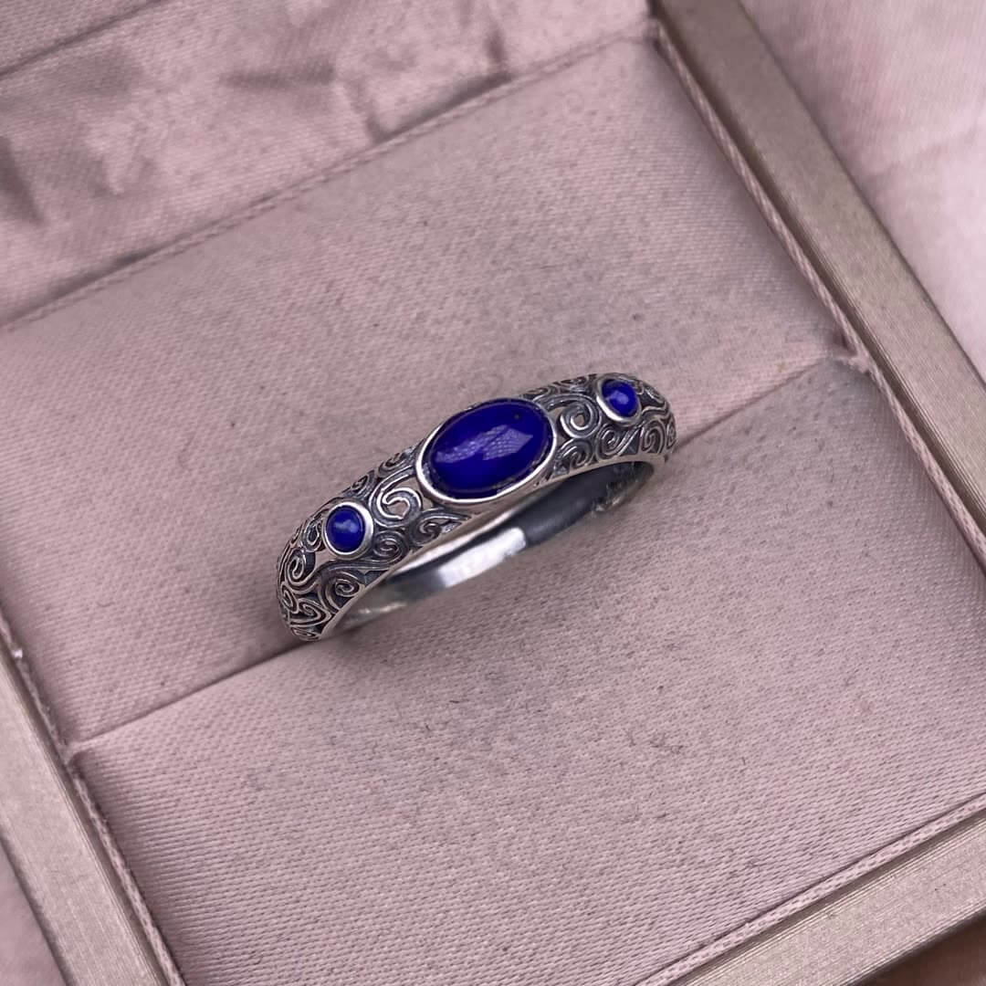 Turquoise, tea crystal, lapis lazuli,  grey moonlight ring S925 in silveThe S925 silver grey moonstone ring, set with retro silver, is a new  women's colored gemstone crystal jewelry that is versatile for commuting