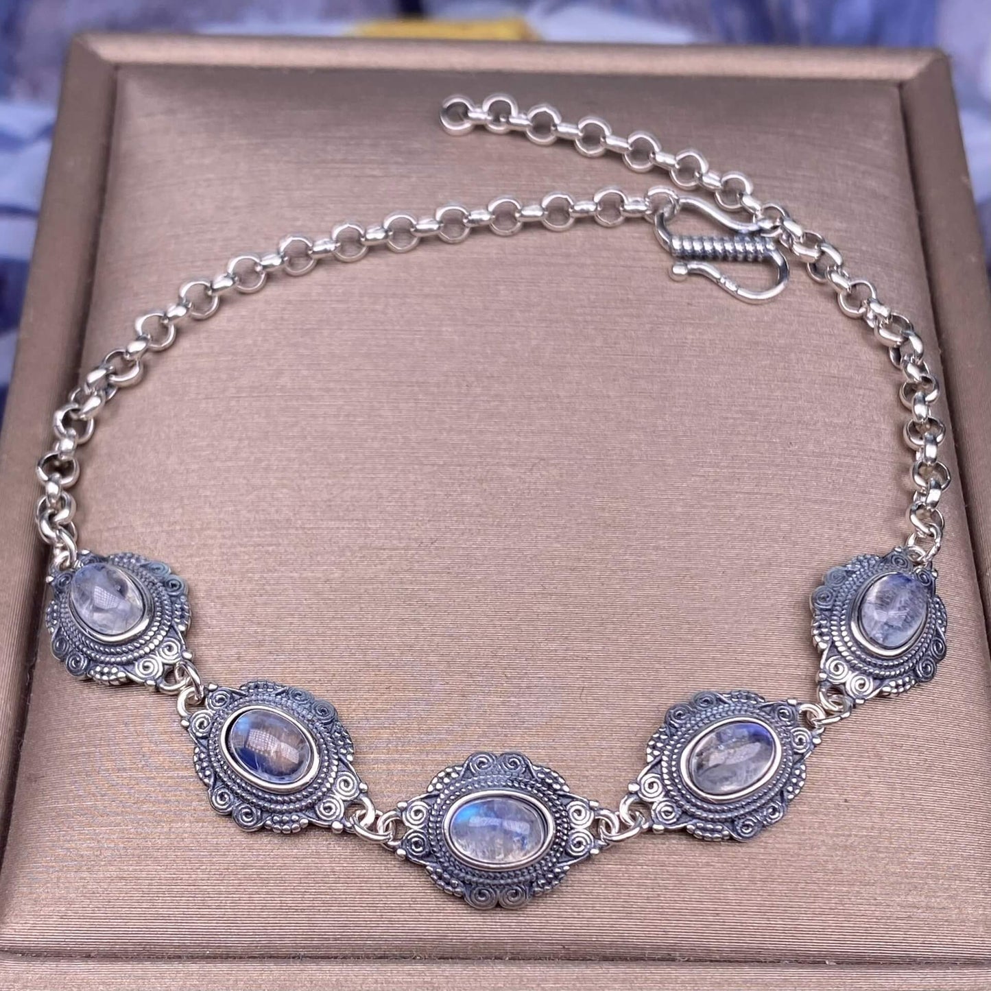 Opal ,Turquoise,black opal, aquamarine,amethyst, purple dragon crystal, garnet,Red jasper golden stone Golden SunThe s925 silver bracelet, set with retro silver multi-grain colored gemstone crystal, is a fashionable and versatile ladies' jewelry