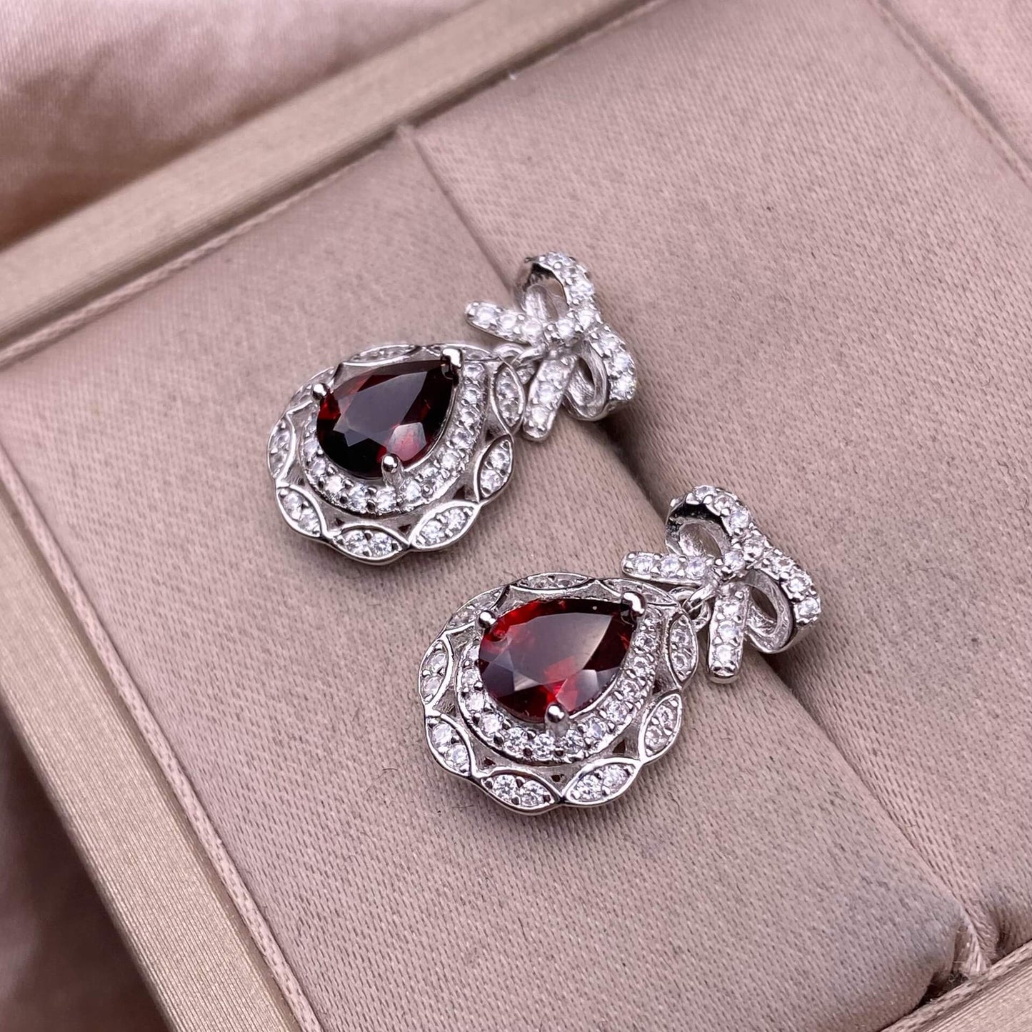 Opal Peridot, citrine, topaz, garnet, amethyst S925 earrings, silver inlaid with Opal, dazzling and uncluttered, fashionable office ladies' niche earrings with a water drop bow