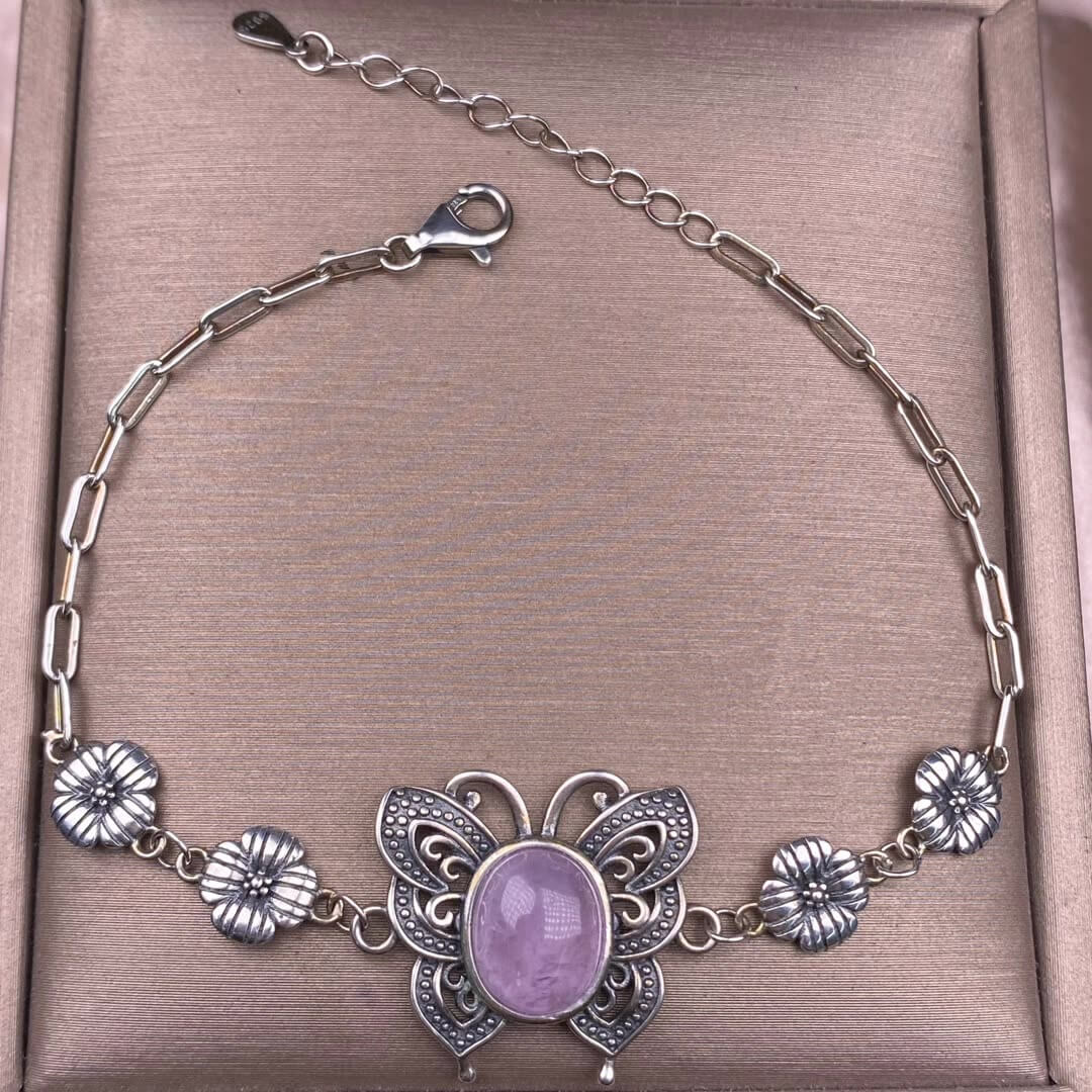 Turquoise, abalone shells, grey moonstone, copper hair crystal, rose quartz, grape stone, purple lithium oxide, opal, old wax, Larima Bracelet The s925 silver inlaid vintage silver butterfly-shaped shell jewelry has a strong lustrous effect