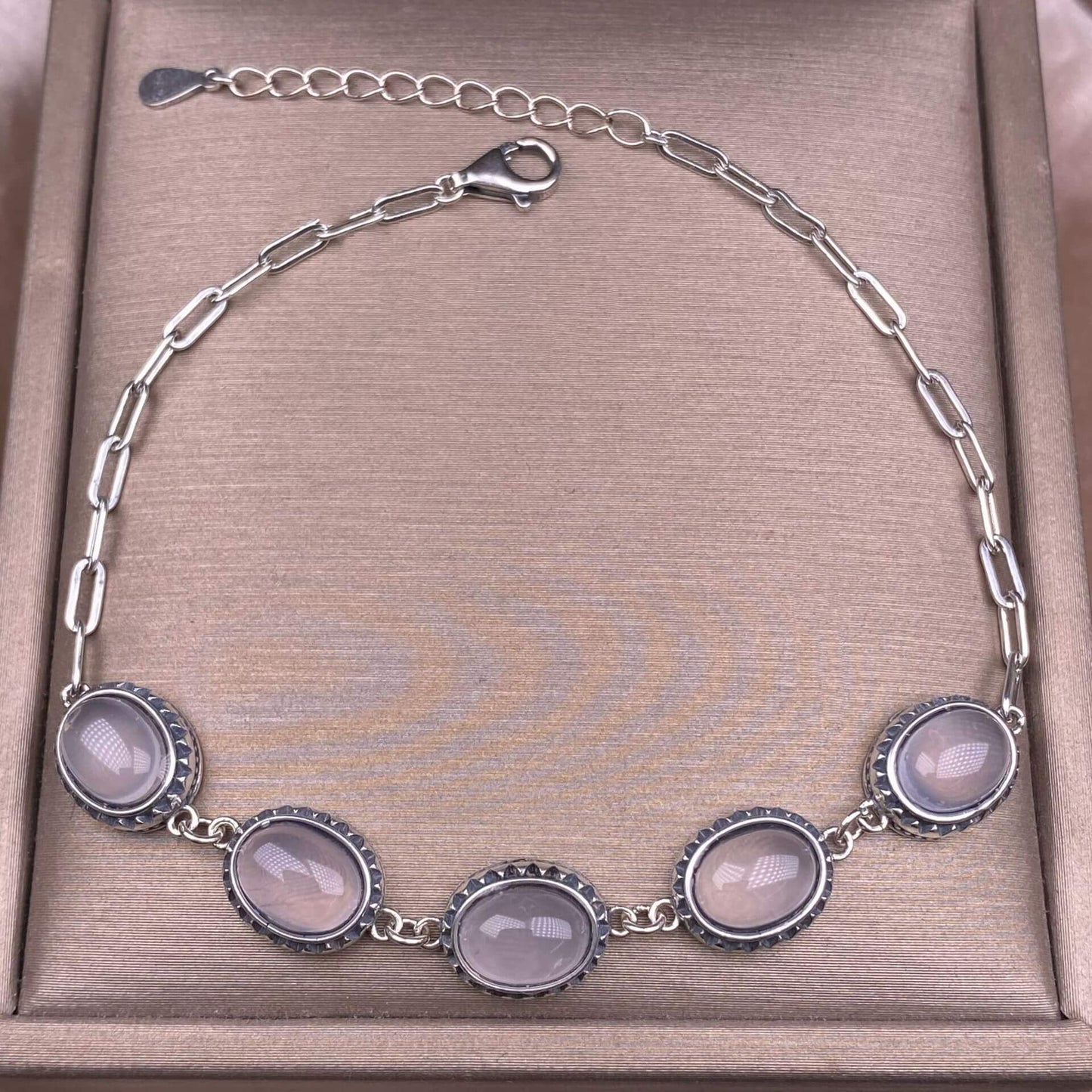 Opal ,Turquoise,black opal, aquamarine,amethyst, purple dragon crystal, garnet,Red jasper golden stone Golden SunThe s925 silver bracelet, set with retro silver multi-grain colored gemstone crystal, is a fashionable and versatile ladies' jewelry