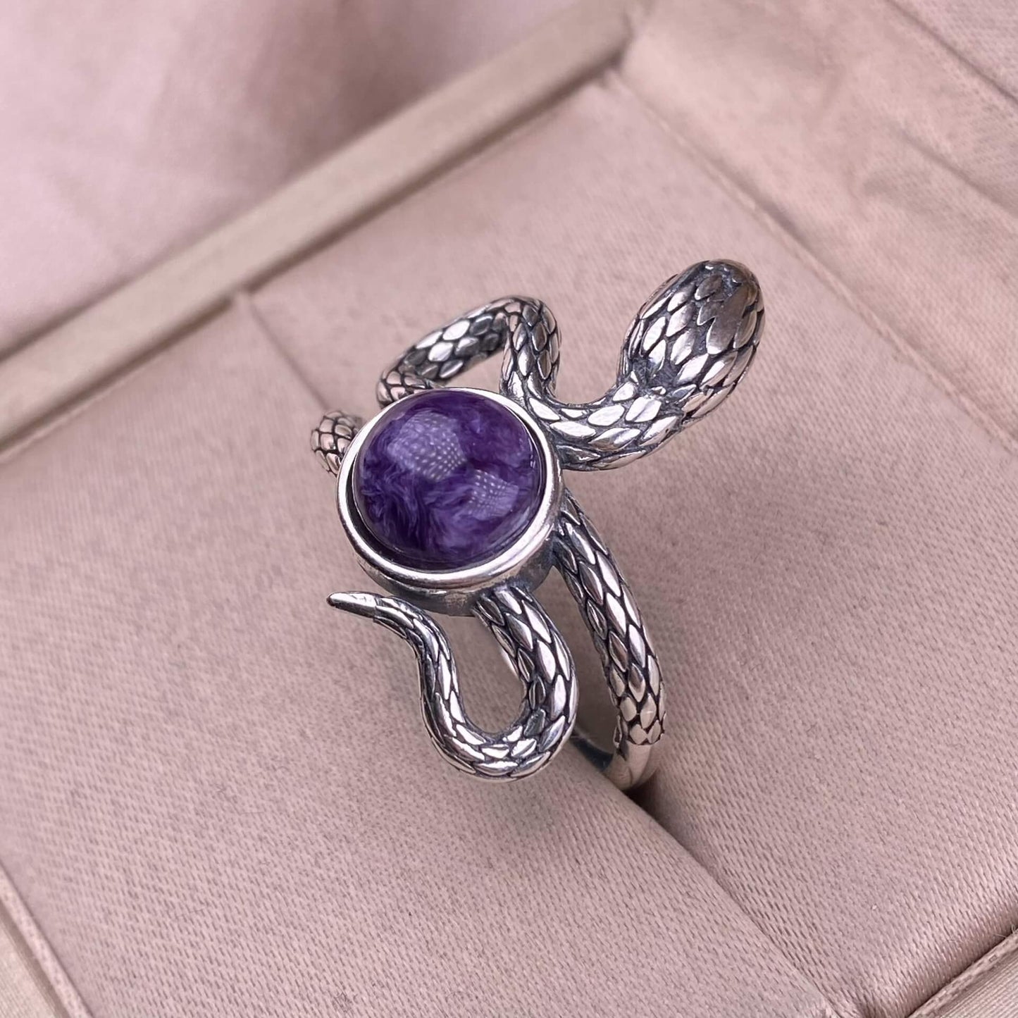 Freshwater pearl, kyanite, Hetian jade, purple dragon crystal, grey moonlight, super Seven ring S925 in silver snake shaped silver ring