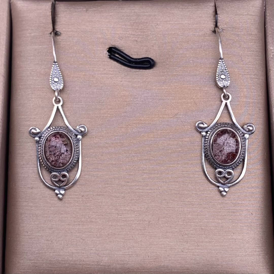 Old wax, cut garnet, round garnet, grape stone, opal, flower amber, tea crystal, grey moonstone, turquoise, aquamarine, ghost stone, sea pattern stone, amethyst earrings S925, silver inlaid exquisite and light luxury women's earrings