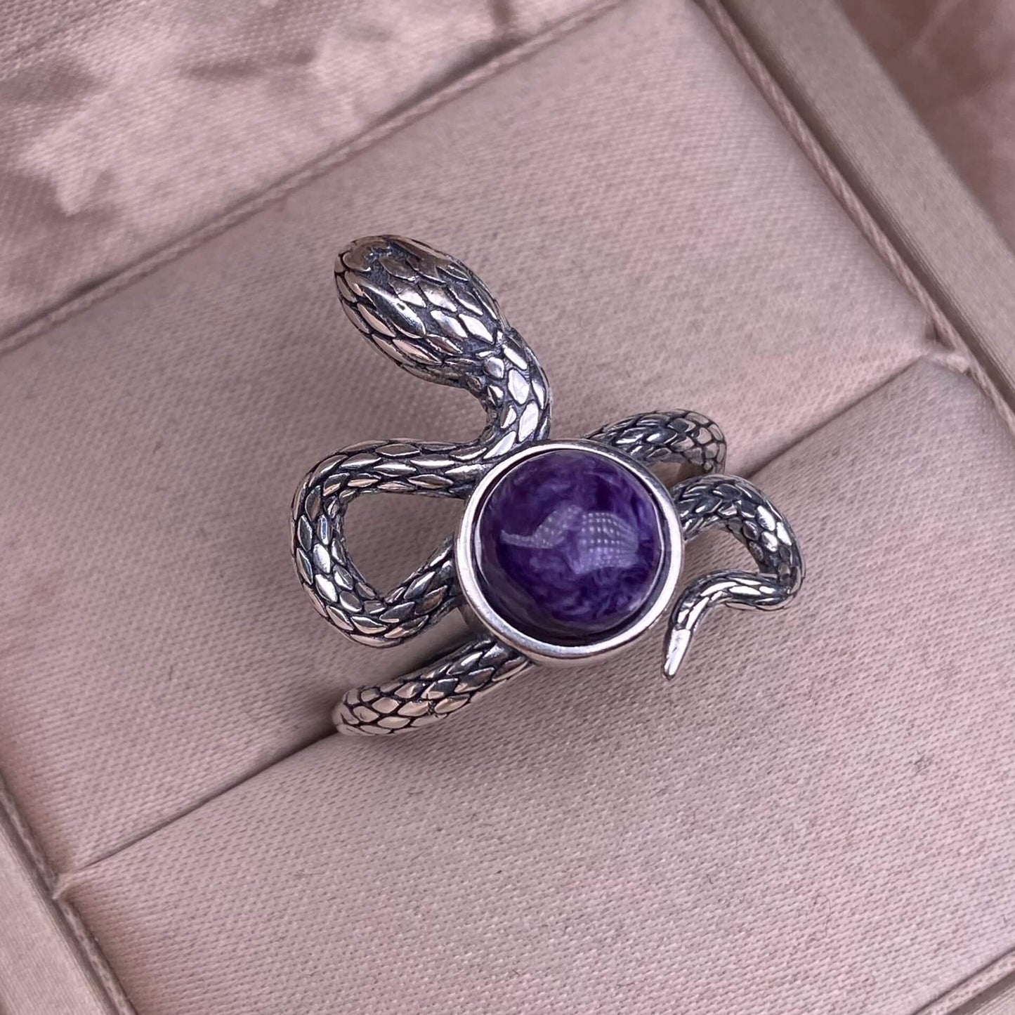 Freshwater pearl, kyanite, Hetian jade, purple dragon crystal, grey moonlight, super Seven ring S925 in silver snake shaped silver ring
