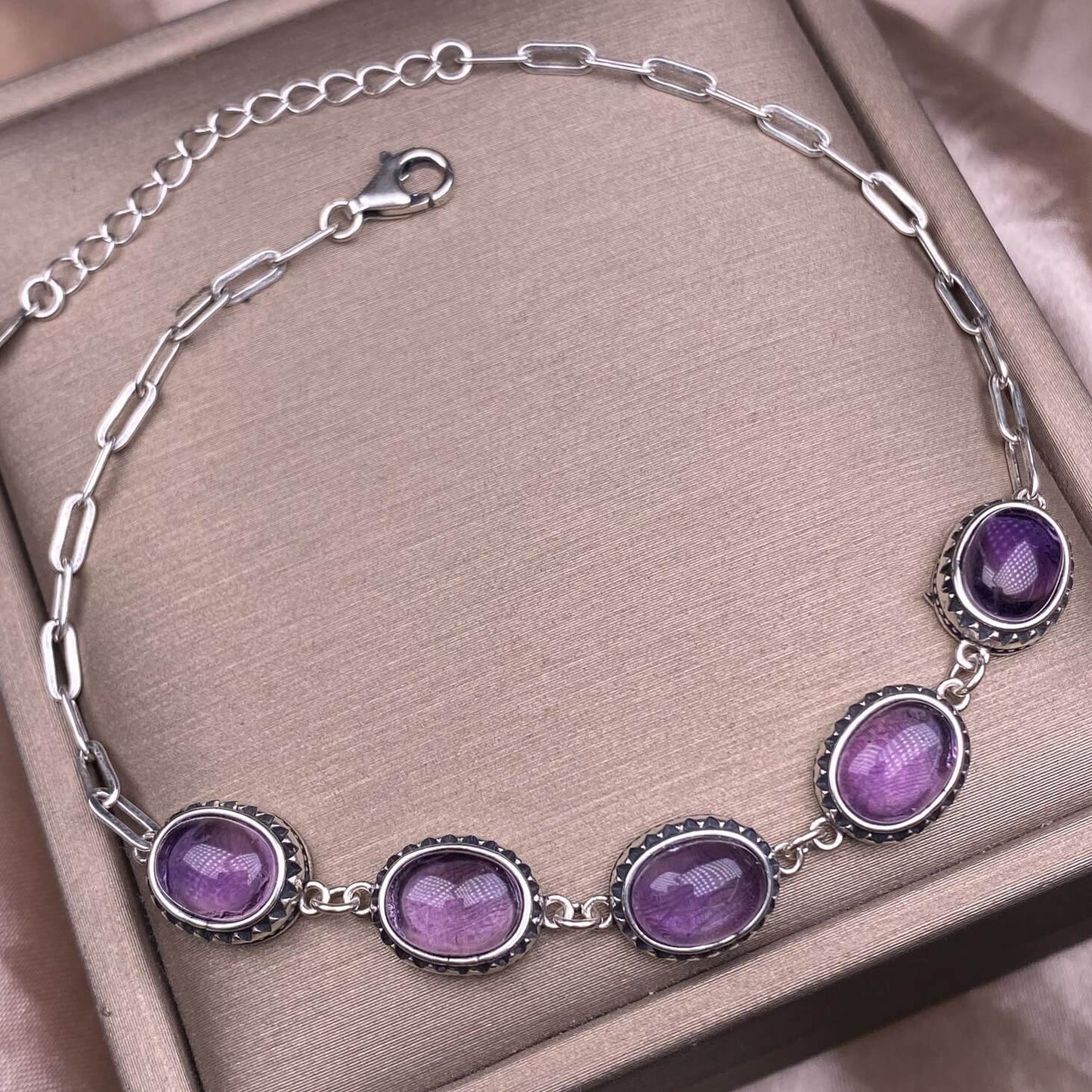 Opal ,Turquoise,black opal, aquamarine,amethyst, purple dragon crystal, garnet,Red jasper golden stone Golden SunThe s925 silver bracelet, set with retro silver multi-grain colored gemstone crystal, is a fashionable and versatile ladies' jewelry