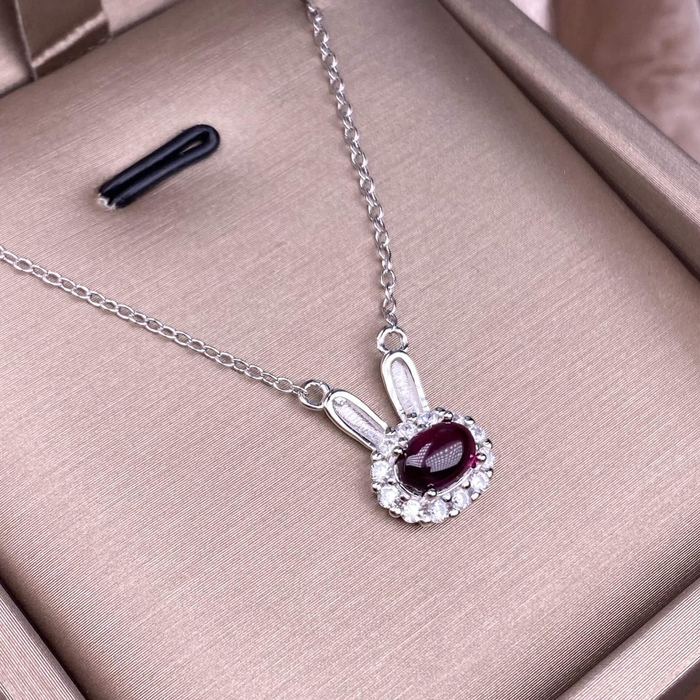 Purple-toothed black, garnet, old wax, topazS925 necklace, silver inlaid with full diamonds,s925 collarbone chain, silver-encrusted little rabbit children pendant, garnet quality, pure water flawless