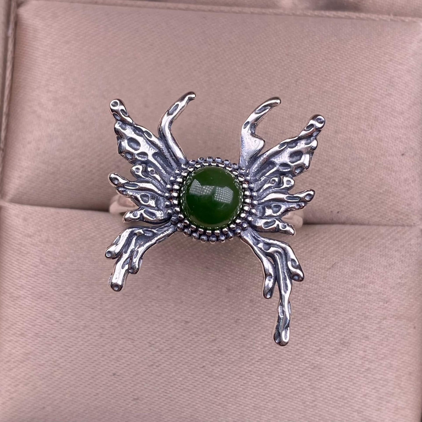 Old wax, grapevine, opal, Hotan jadeite, lapis lazuli, blue moonstone, purple-toothed black, kyanite ring S925 in silveThe S925 silver grey moonstone ring, set with retro silver, is a new  women's colored gemstone crystal jewelry