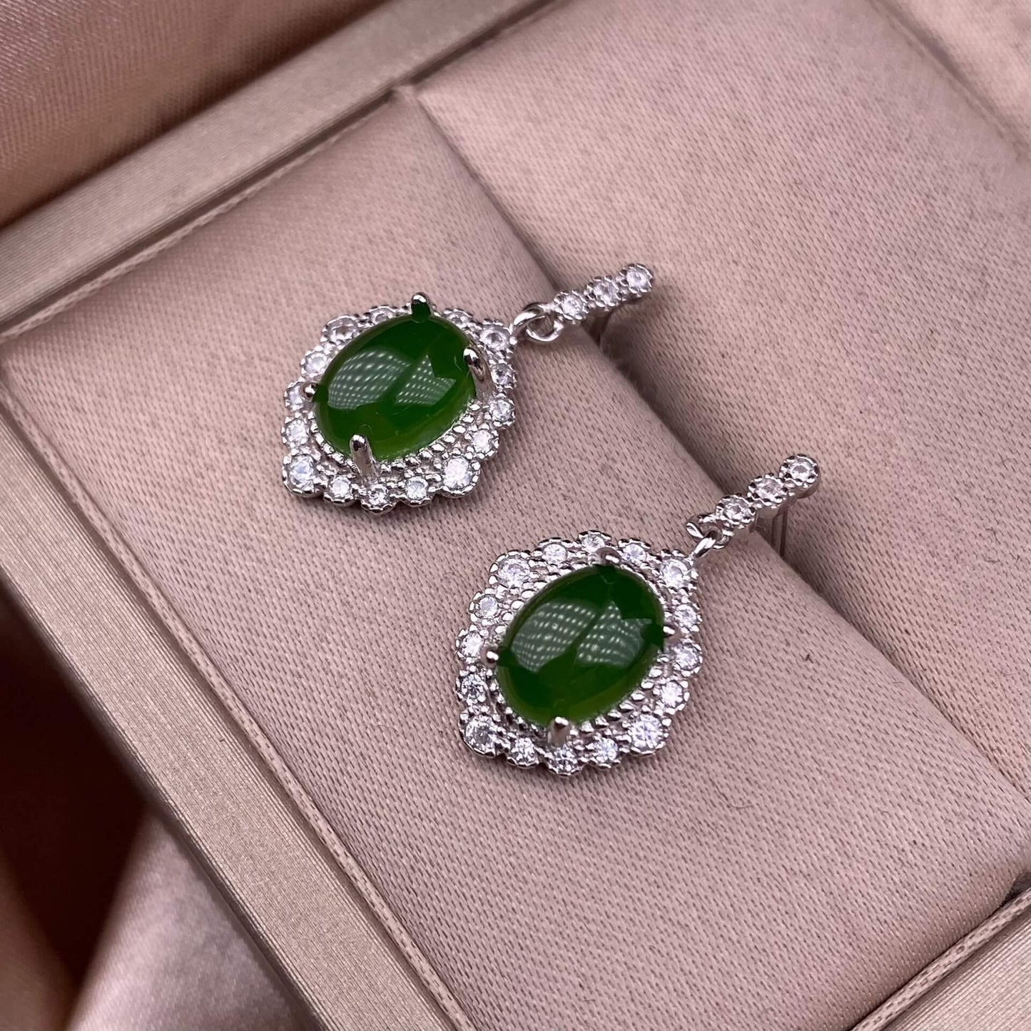 Old wax, Golden Sun, aquamarine, flower amber, citrine, Lapis lazuli, Amethyst, aquamarine, rose quartz, Grey moonlight, Golden Fortune Stone, Black shell Hetian jade, turquoise, Larima sea pattern stone, grape stone earrings S925