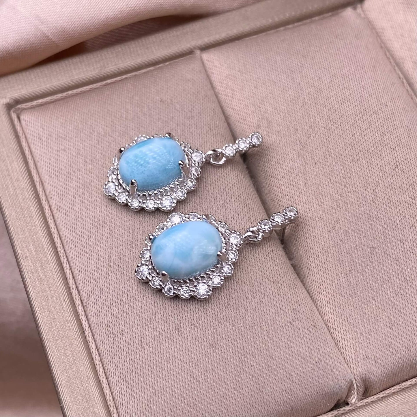 Old wax, Golden Sun, aquamarine, flower amber, citrine, Lapis lazuli, Amethyst, aquamarine, rose quartz, Grey moonlight, Golden Fortune Stone, Black shell Hetian jade, turquoise, Larima sea pattern stone, grape stone earrings S925