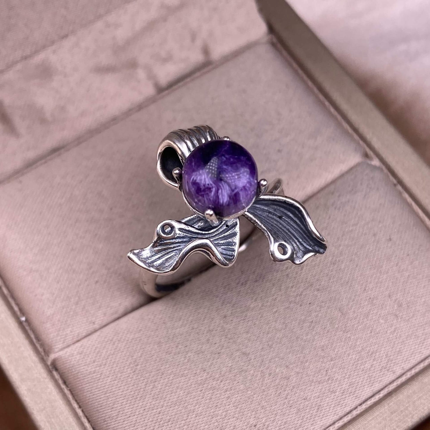 Freshwater pearl  Amethyst ring S925 in silveThe S925 silver grey moonstone ring, set with retro silver, is a new  women's colored gemstone crystal jewelry that is versatile for commuting