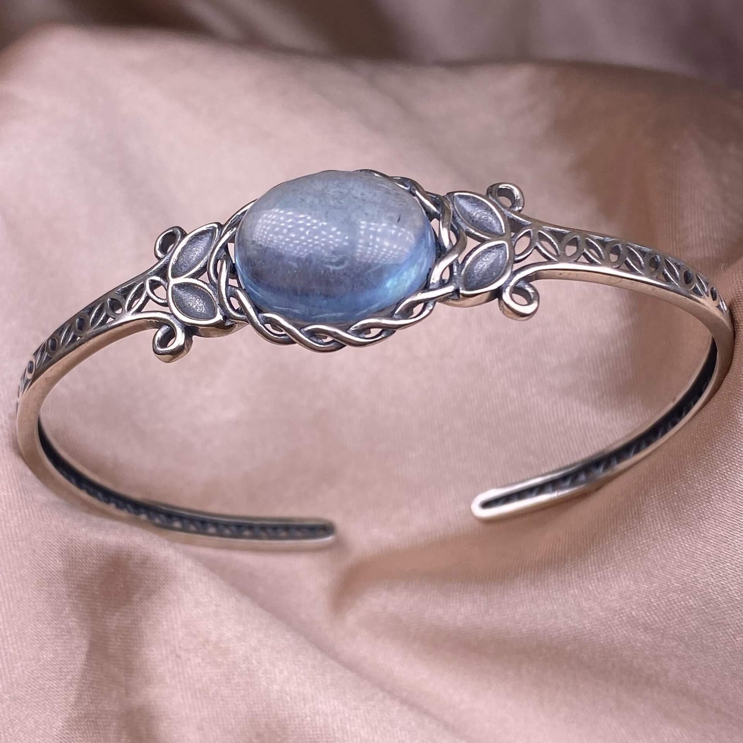 Aquamarine Purple Dragon Crysta bangle The s925 silver bangle bracelet S925, silver inlaid with retro silver, aged and exquisite, simple commuting, lace colored gemstone crystal silver bracelet