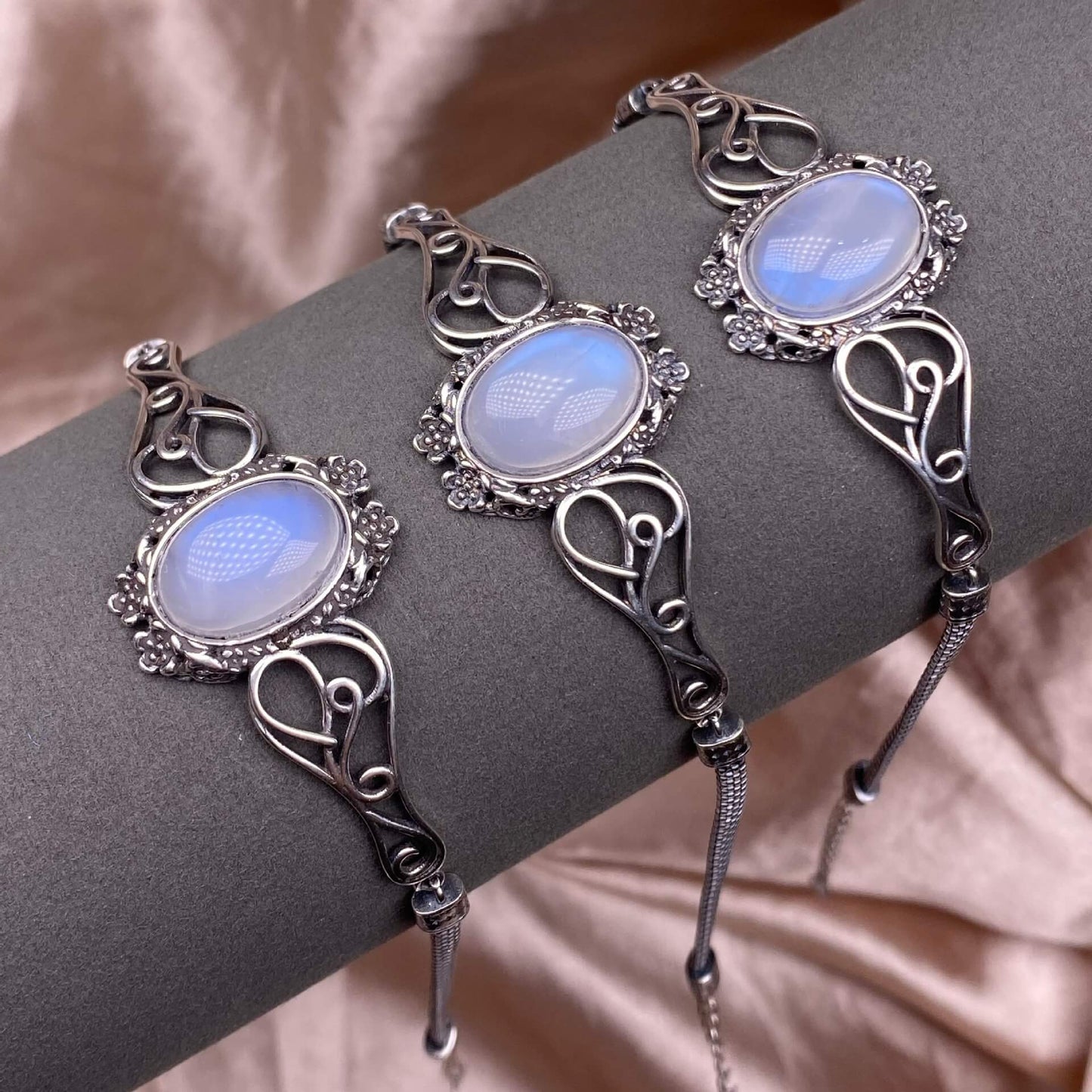 Garnet Blue Moonlight Grey Moonlight Amethyst Purple Dragon  Crystal Ghost Stone  bangle S925, silver inlaid with retro silver, personalized commuting, aged and fashionable women's colored gemstone crystal jewelry