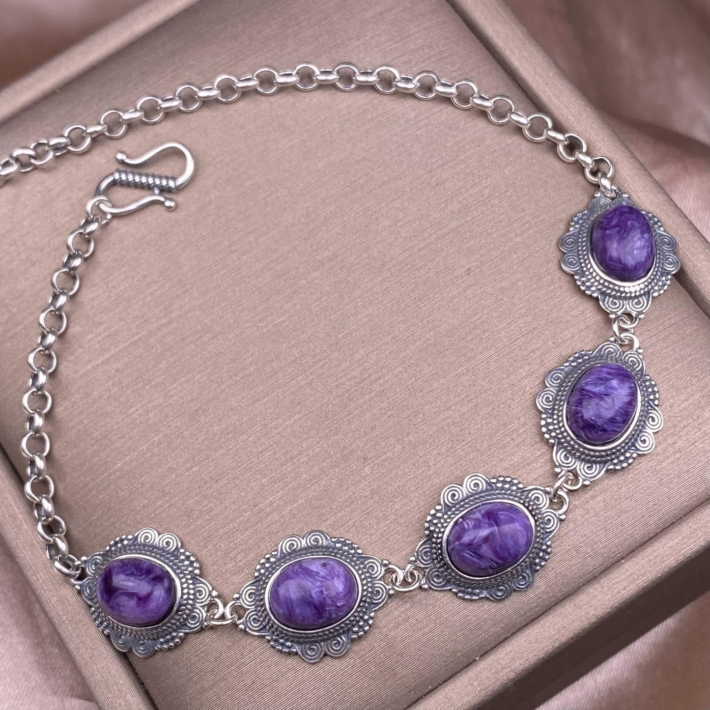 Opal ,Turquoise,black opal, aquamarine,amethyst, purple dragon crystal, garnet,Red jasper golden stone Golden SunThe s925 silver bracelet, set with retro silver multi-grain colored gemstone crystal, is a fashionable and versatile ladies' jewelry