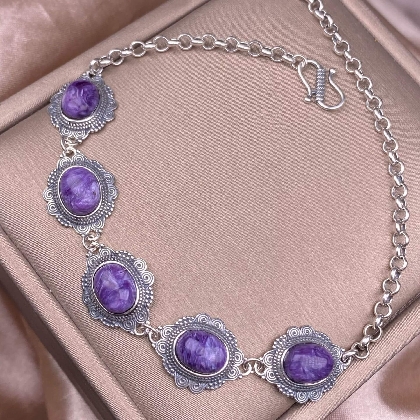 Opal ,Turquoise,black opal, aquamarine,amethyst, purple dragon crystal, garnet,Red jasper golden stone Golden SunThe s925 silver bracelet, set with retro silver multi-grain colored gemstone crystal, is a fashionable and versatile ladies' jewelry