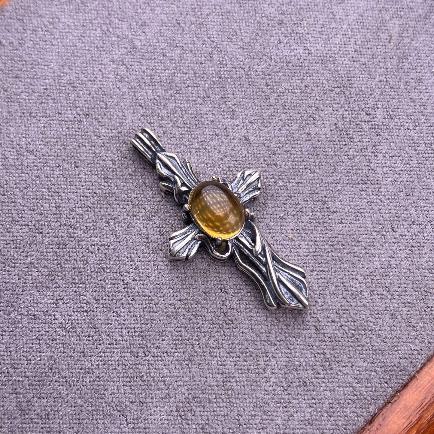 Opal, abalone shell, Larima sea crest stone, grey moonstone, aquamarine, jasper, citrine, turquoise, old waxS925 silver inlaid retro silver cross pendant, aged, personalized and fashionable OL necklace Pendant