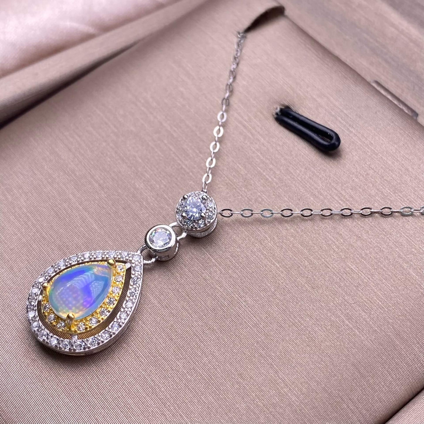 Peridot, topaz, opal, amethyst, pink topaz S925 silver inlaid retro silver cross pendant, aged, personalized and fashionable OL necklace, dazzling and uncluttered trendy Jewelry 2005