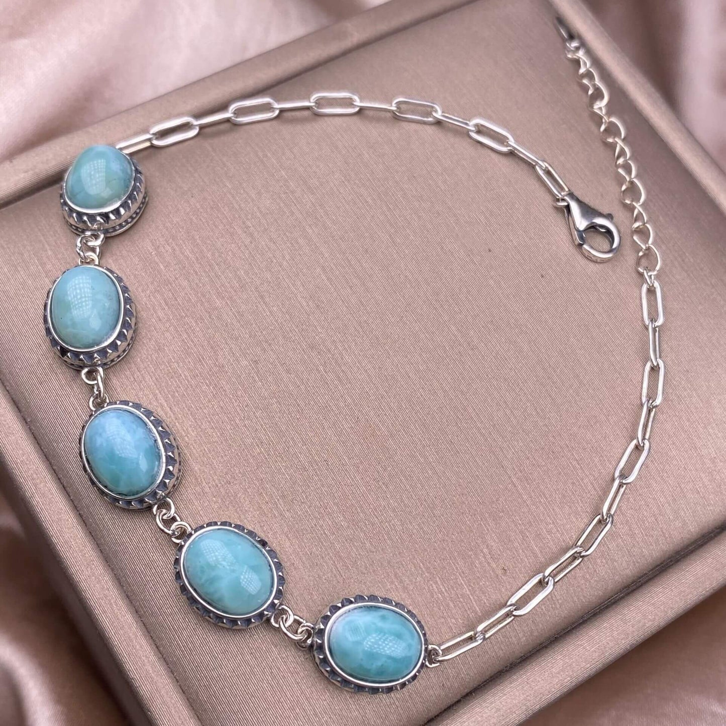 Opal ,Turquoise,black opal, aquamarine,amethyst, purple dragon crystal, garnet,Red jasper golden stone Golden SunThe s925 silver bracelet, set with retro silver multi-grain colored gemstone crystal, is a fashionable and versatile ladies' jewelry