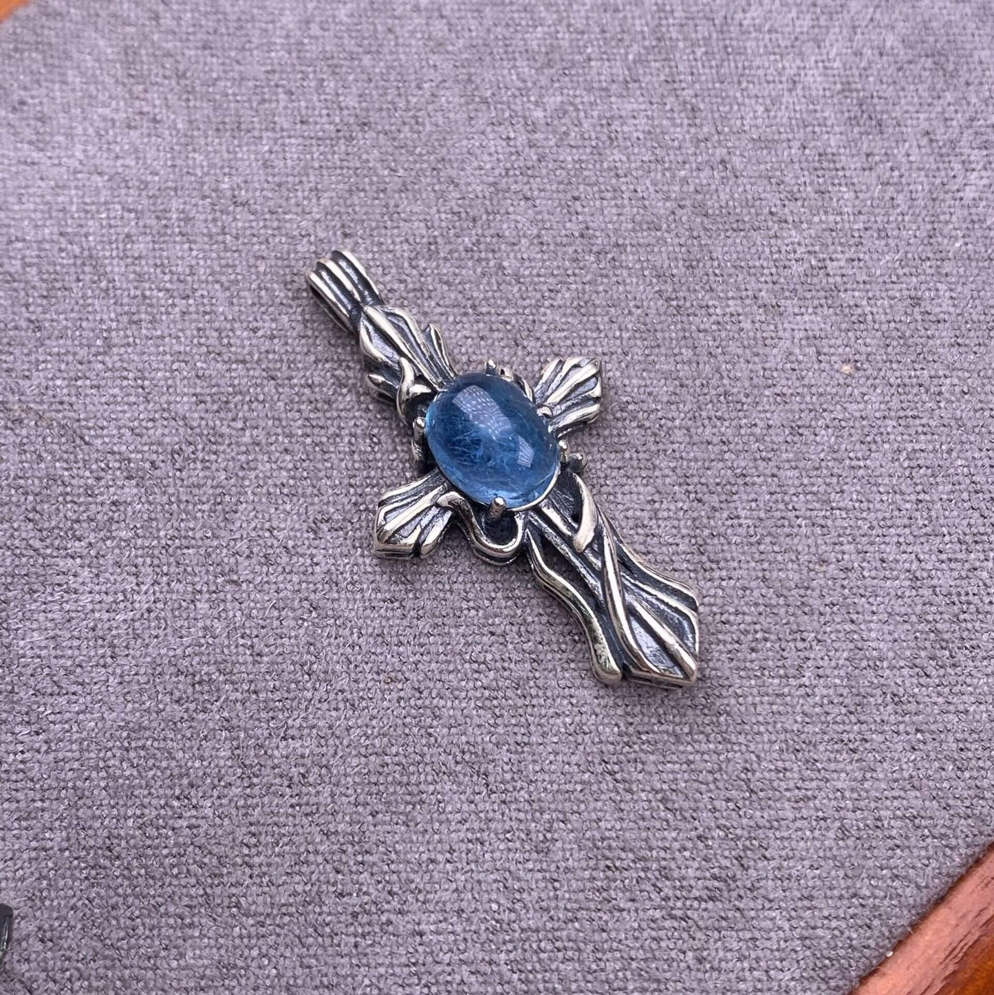 Opal, abalone shell, Larima sea crest stone, grey moonstone, aquamarine, jasper, citrine, turquoise, old waxS925 silver inlaid retro silver cross pendant, aged, personalized and fashionable OL necklace Pendant