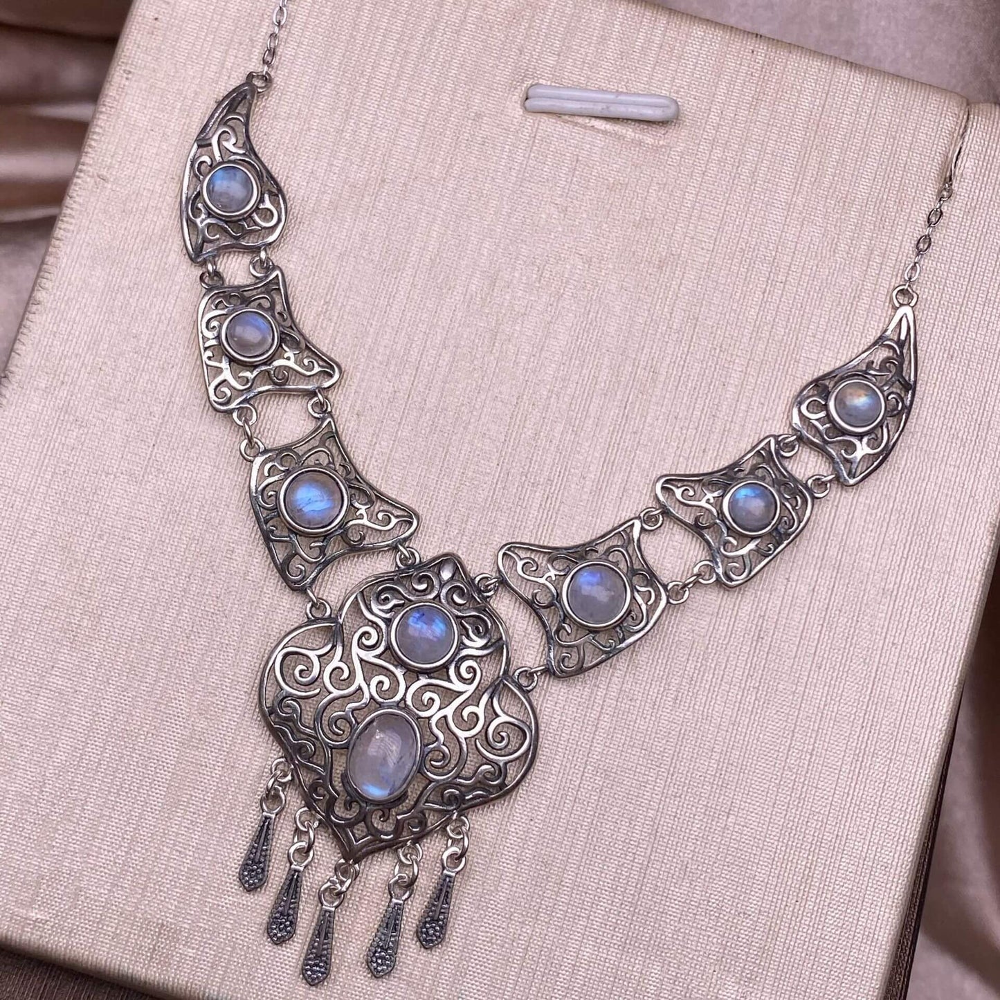 Jin Yun stone, black opal, lapis lazuli, south red stone, moonstone, turquoise S925 necklace, silver inlaid with full diamonds,s925 collarbone chain, silver-encrusted little rabbit children pendant, garnet quality, pure water flawless