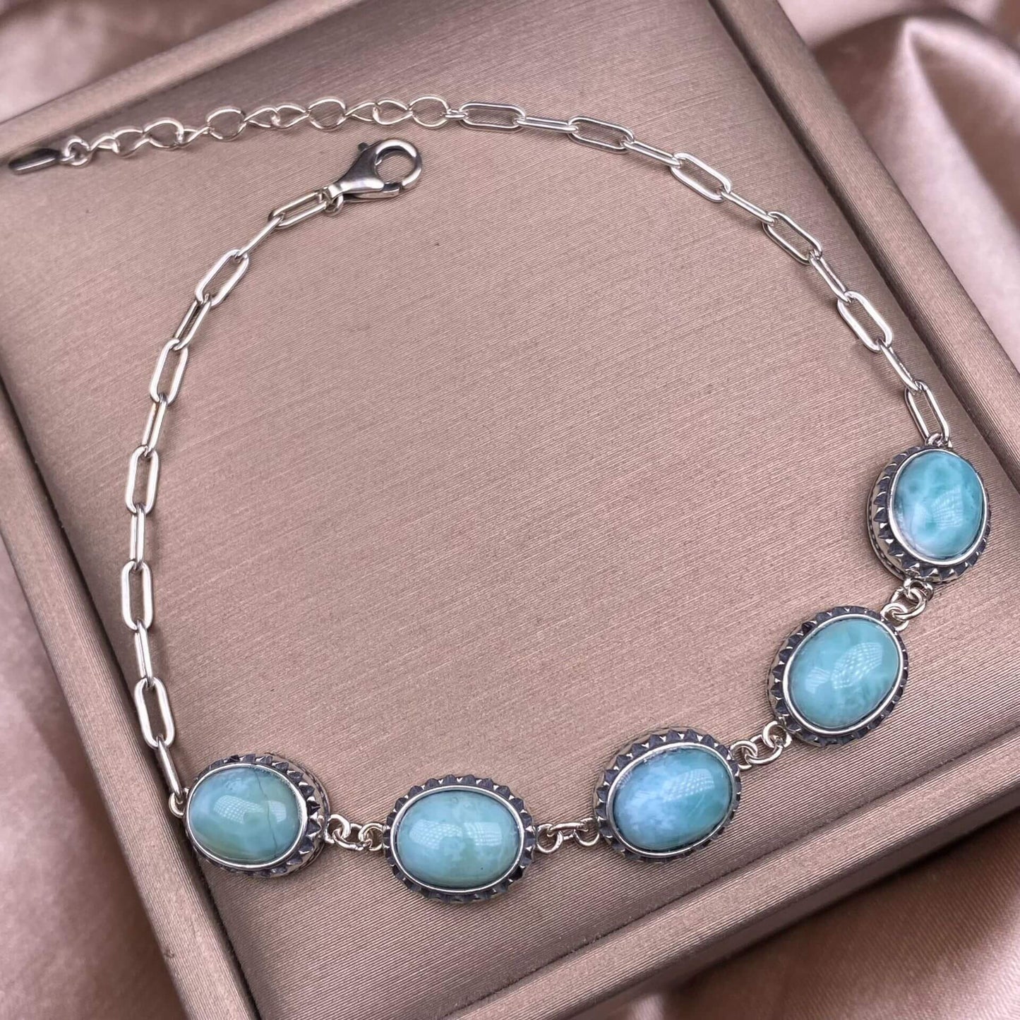 Opal ,Turquoise,black opal, aquamarine,amethyst, purple dragon crystal, garnet,Red jasper golden stone Golden SunThe s925 silver bracelet, set with retro silver multi-grain colored gemstone crystal, is a fashionable and versatile ladies' jewelry