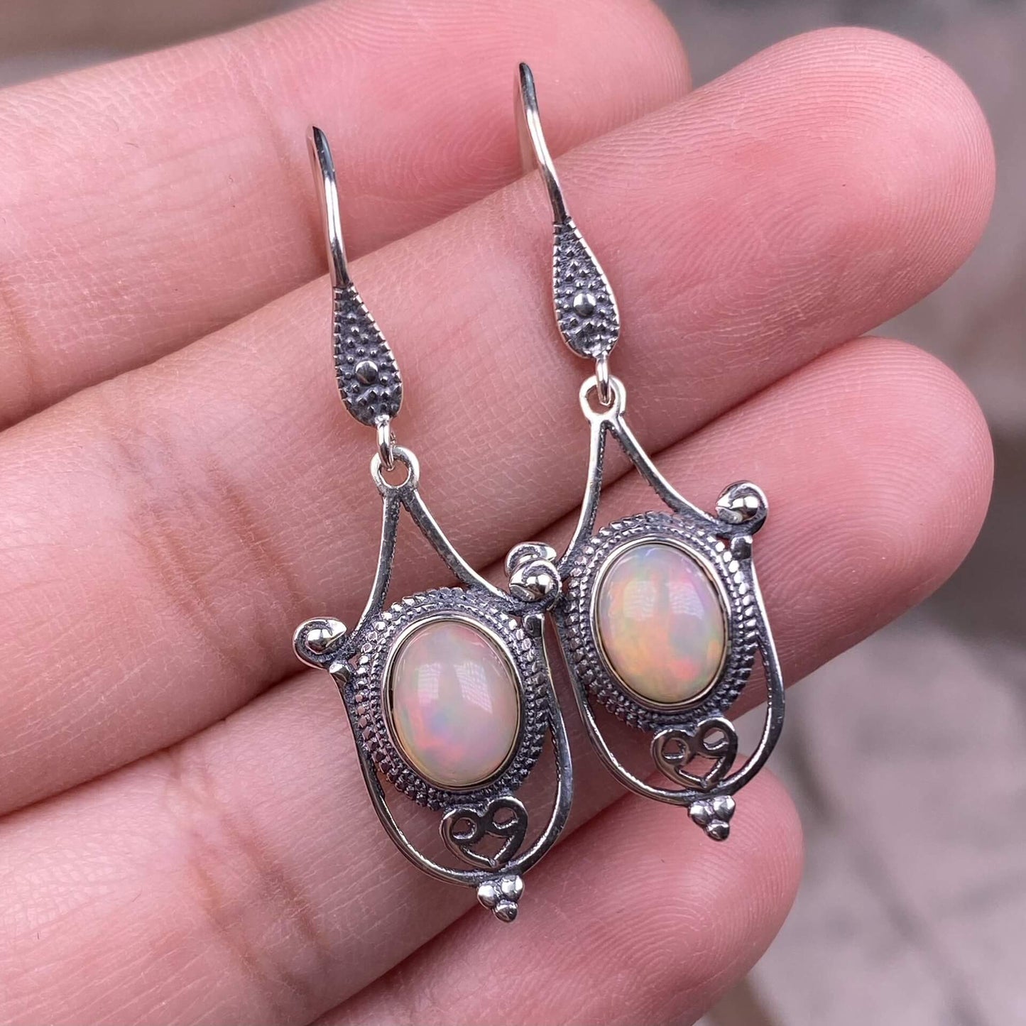 Old wax, cut garnet, round garnet, grape stone, opal, flower amber, tea crystal, grey moonstone, turquoise, aquamarine, ghost stone, sea pattern stone, amethyst earrings S925, silver inlaid exquisite and light luxury women's earrings