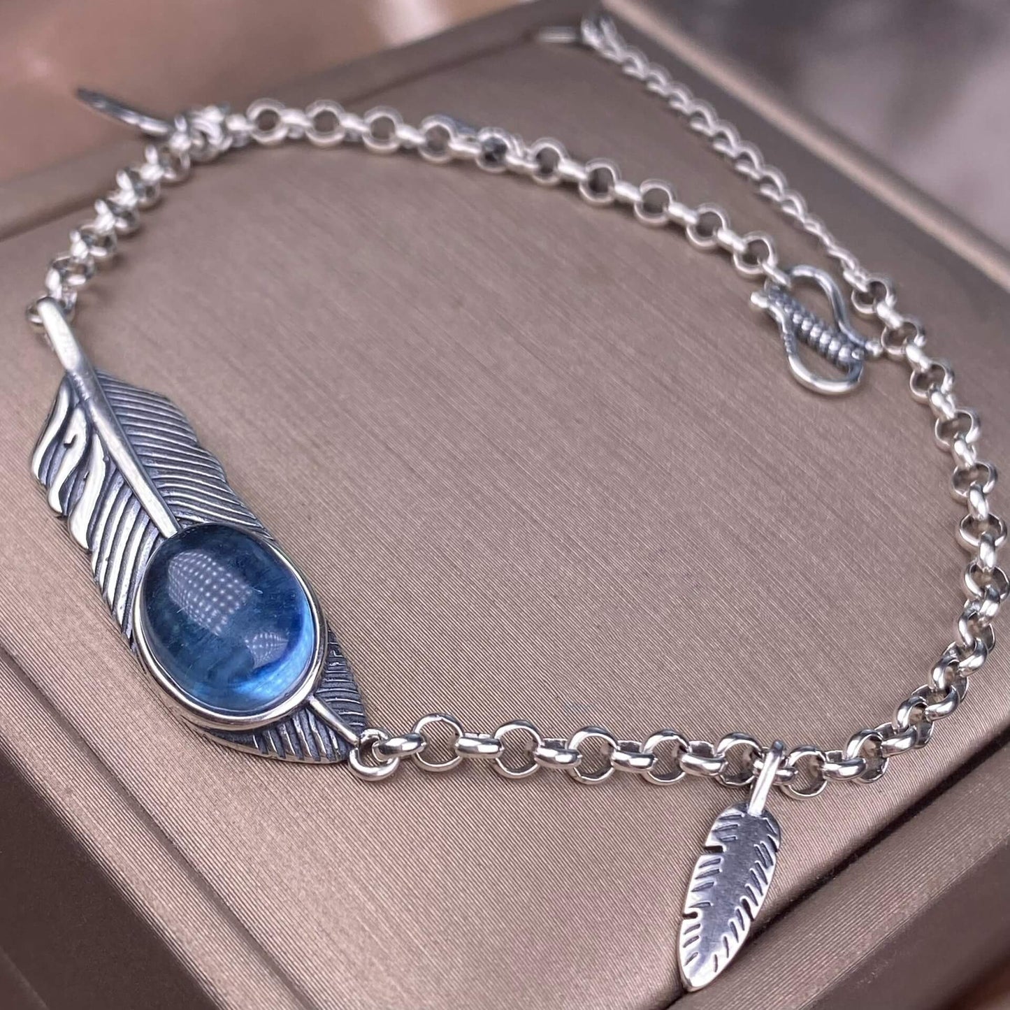 Abalone shells, old wax, amber, aquamarine Bracelet The s925 silver inlaid vintage silver distressed Nepalese feather-shaped shell jewelry has a strong lustrous effect