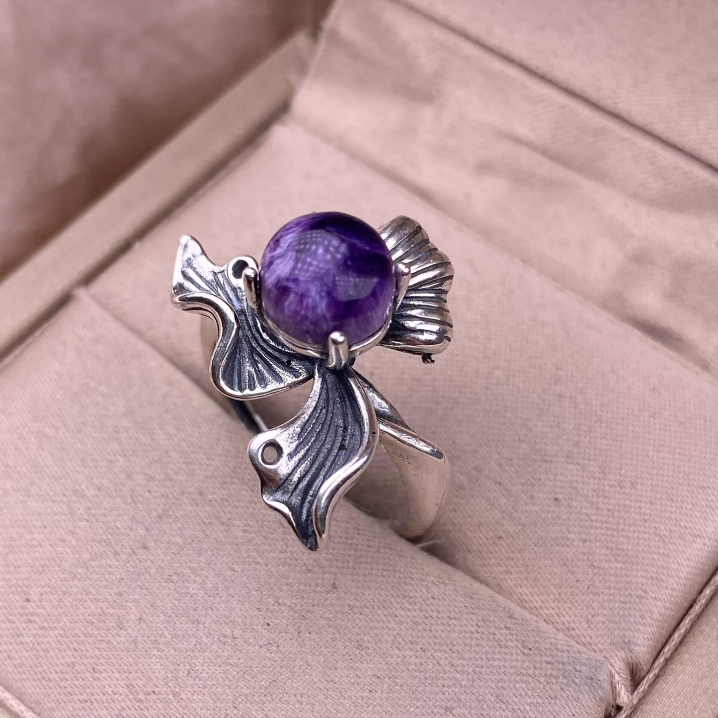 Freshwater pearl  Amethyst ring S925 in silveThe S925 silver grey moonstone ring, set with retro silver, is a new  women's colored gemstone crystal jewelry that is versatile for commuting