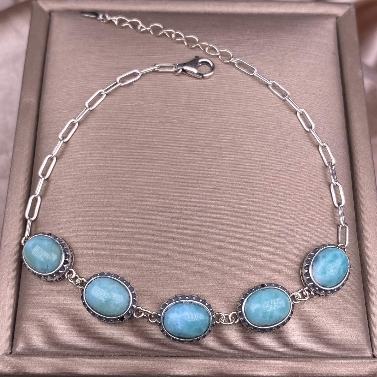 Opal ,Turquoise,black opal, aquamarine,amethyst, purple dragon crystal, garnet,Red jasper golden stone Golden SunThe s925 silver bracelet, set with retro silver multi-grain colored gemstone crystal, is a fashionable and versatile ladies' jewelry