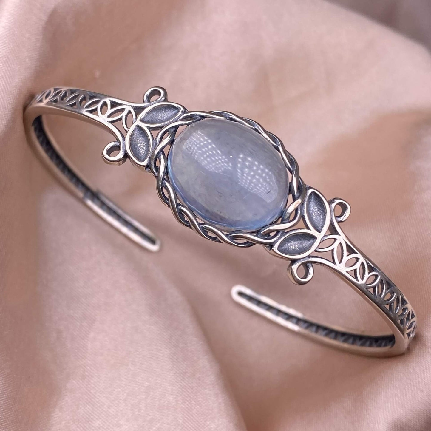 Aquamarine Purple Dragon Crysta bangle The s925 silver bangle bracelet S925, silver inlaid with retro silver, aged and exquisite, simple commuting, lace colored gemstone crystal silver bracelet