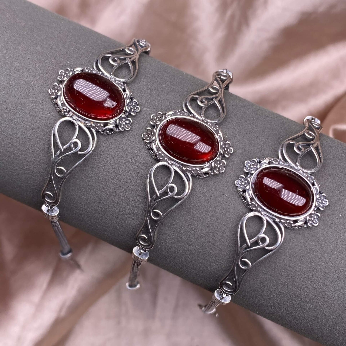 Garnet Blue Moonlight Grey Moonlight Amethyst Purple Dragon  Crystal Ghost Stone  bangle S925, silver inlaid with retro silver, personalized commuting, aged and fashionable women's colored gemstone crystal jewelry