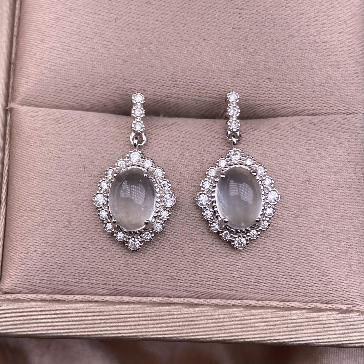 Old wax, Golden Sun, aquamarine, flower amber, citrine, Lapis lazuli, Amethyst, aquamarine, rose quartz, Grey moonlight, Golden Fortune Stone, Black shell Hetian jade, turquoise, Larima sea pattern stone, grape stone earrings S925