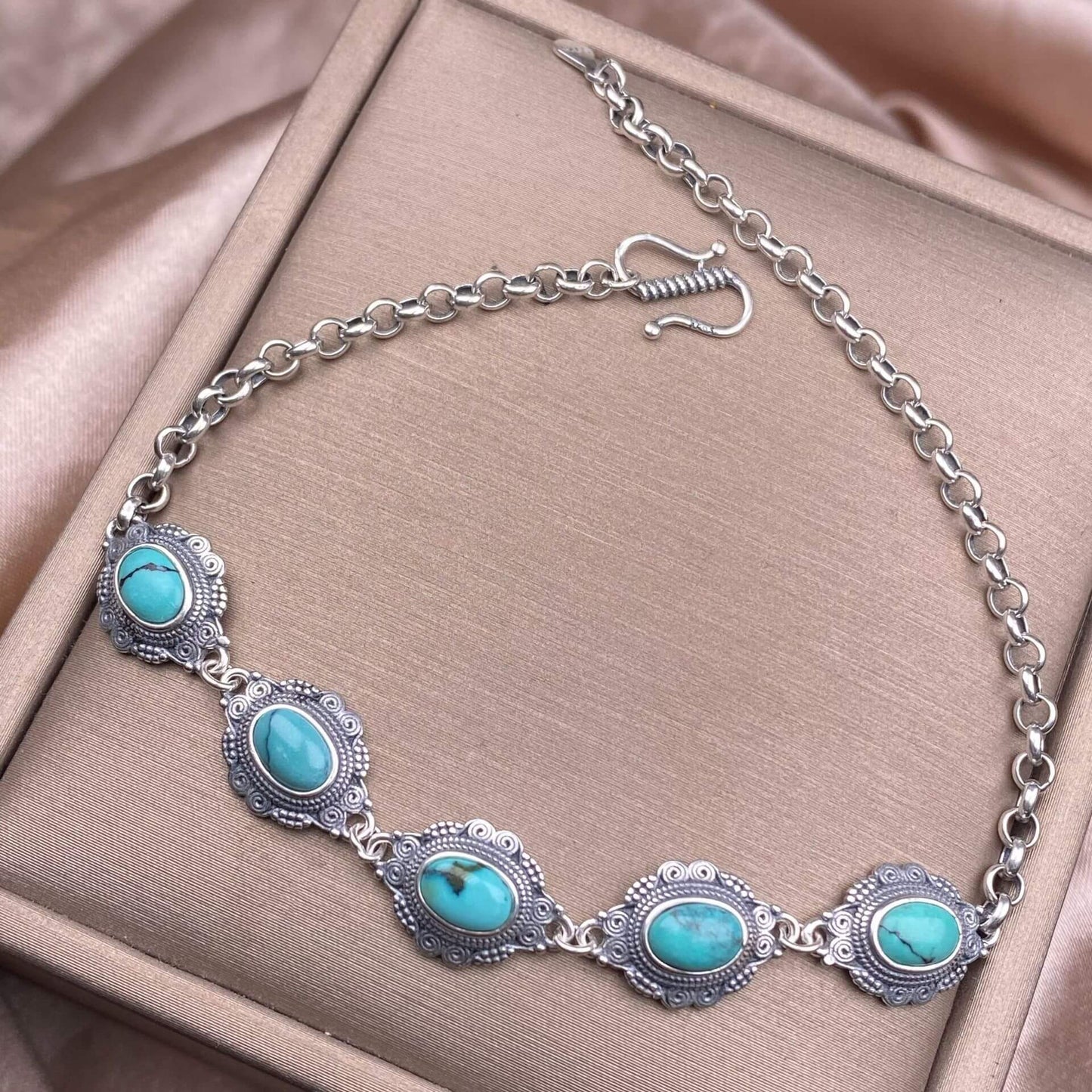 Opal ,Turquoise,black opal, aquamarine,amethyst, purple dragon crystal, garnet,Red jasper golden stone Golden SunThe s925 silver bracelet, set with retro silver multi-grain colored gemstone crystal, is a fashionable and versatile ladies' jewelry