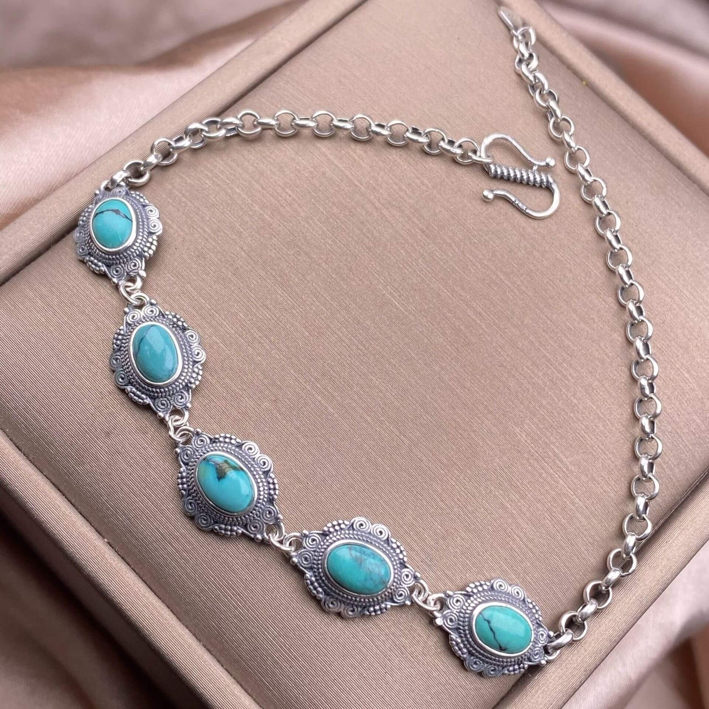 Opal ,Turquoise,black opal, aquamarine,amethyst, purple dragon crystal, garnet,Red jasper golden stone Golden SunThe s925 silver bracelet, set with retro silver multi-grain colored gemstone crystal, is a fashionable and versatile ladies' jewelry