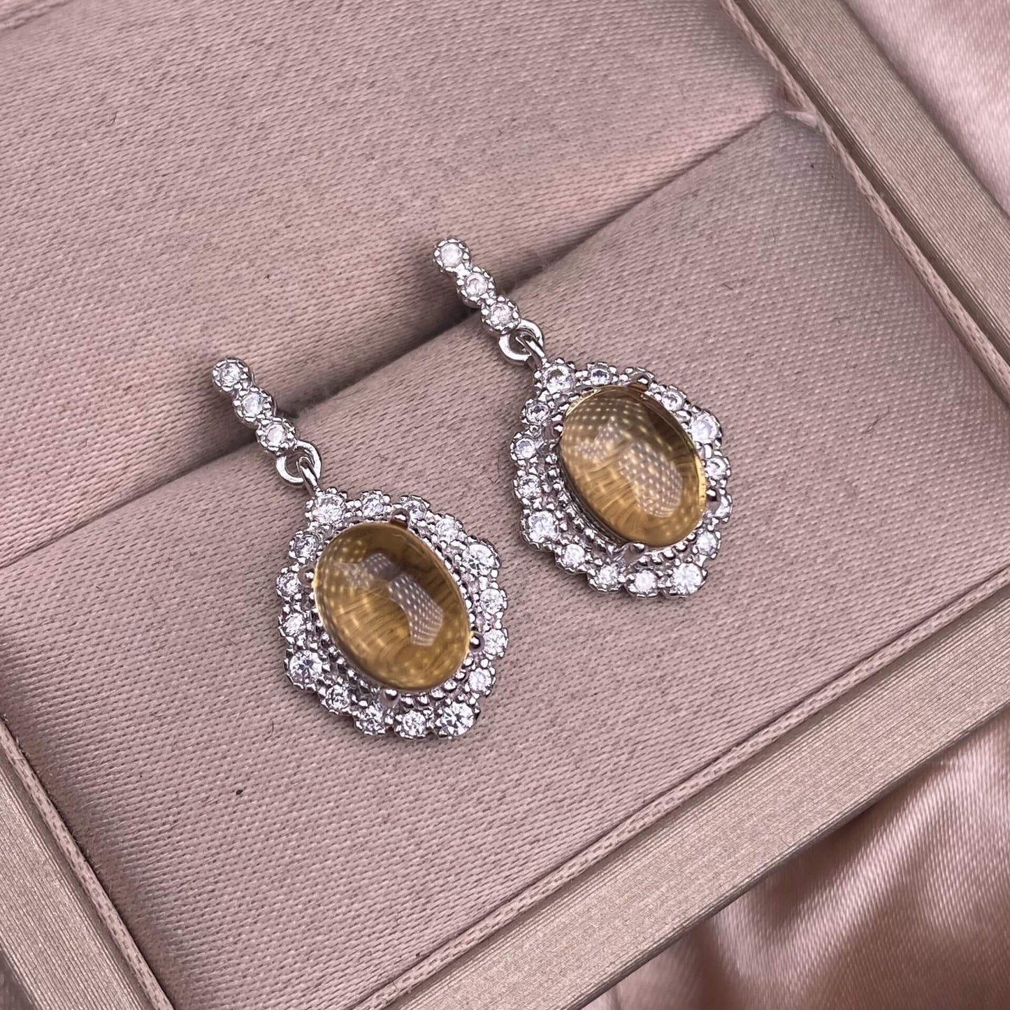 Old wax, Golden Sun, aquamarine, flower amber, citrine, Lapis lazuli, Amethyst, aquamarine, rose quartz, Grey moonlight, Golden Fortune Stone, Black shell Hetian jade, turquoise, Larima sea pattern stone, grape stone earrings S925