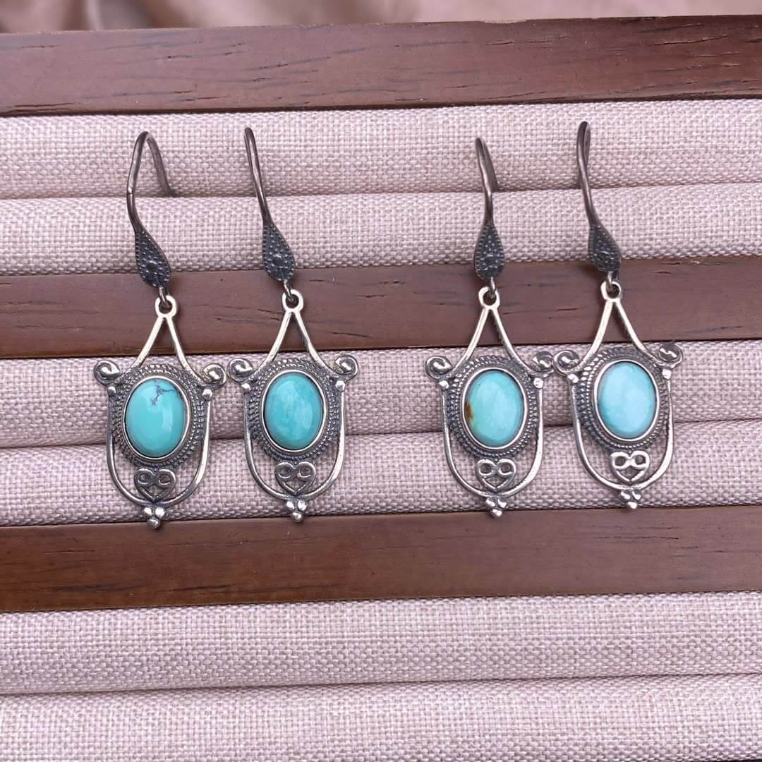 Old wax, cut garnet, round garnet, grape stone, opal, flower amber, tea crystal, grey moonstone, turquoise, aquamarine, ghost stone, sea pattern stone, amethyst earrings S925, silver inlaid exquisite and light luxury women's earrings