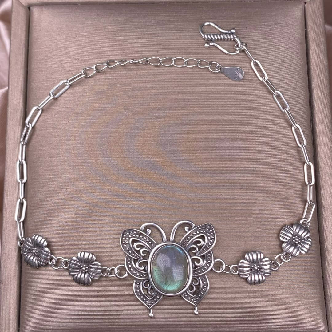 Turquoise, abalone shells, grey moonstone, copper hair crystal, rose quartz, grape stone, purple lithium oxide, opal, old wax, Larima Bracelet The s925 silver inlaid vintage silver butterfly-shaped shell jewelry has a strong lustrous effect