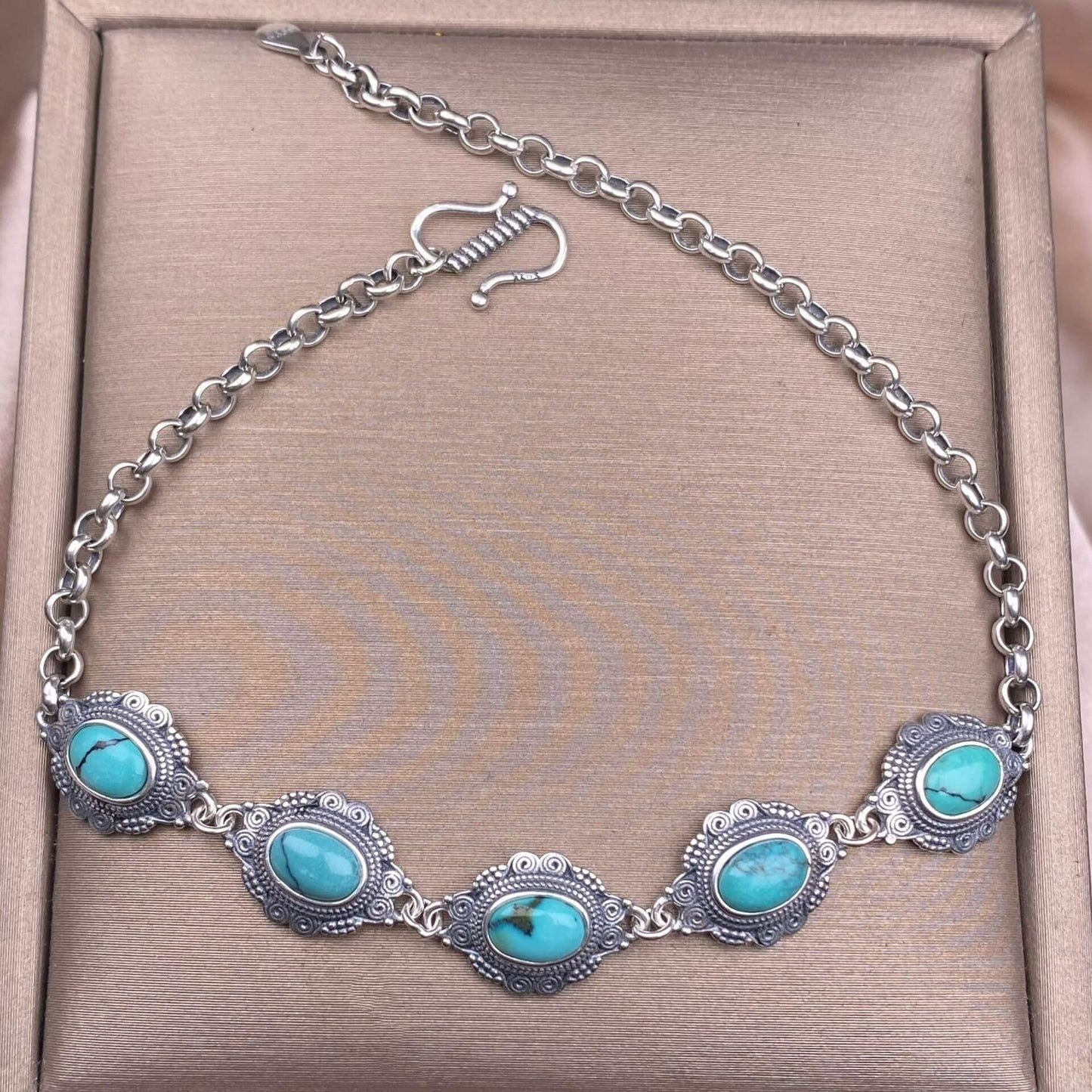 Opal ,Turquoise,black opal, aquamarine,amethyst, purple dragon crystal, garnet,Red jasper golden stone Golden SunThe s925 silver bracelet, set with retro silver multi-grain colored gemstone crystal, is a fashionable and versatile ladies' jewelry